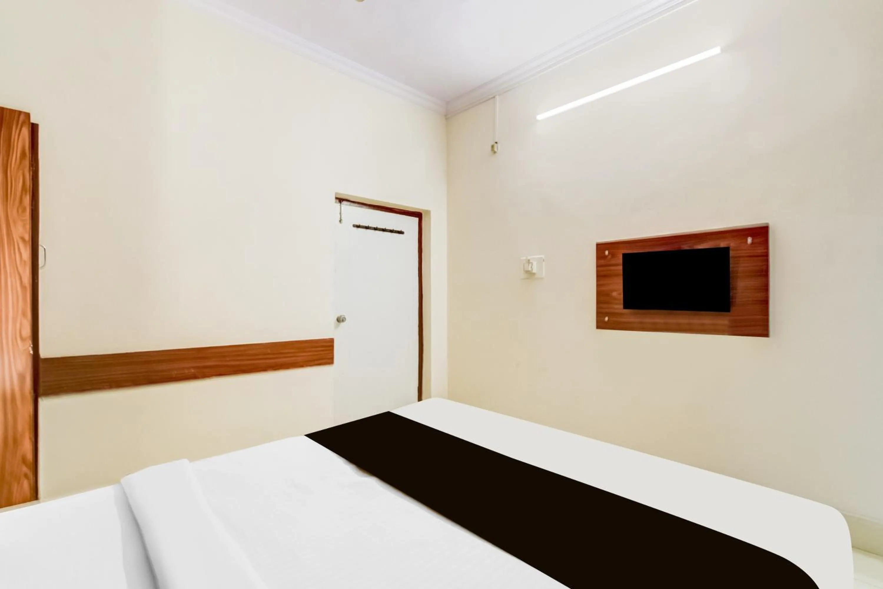 Bedroom, Bed in Super Hotel O Paradise Circle