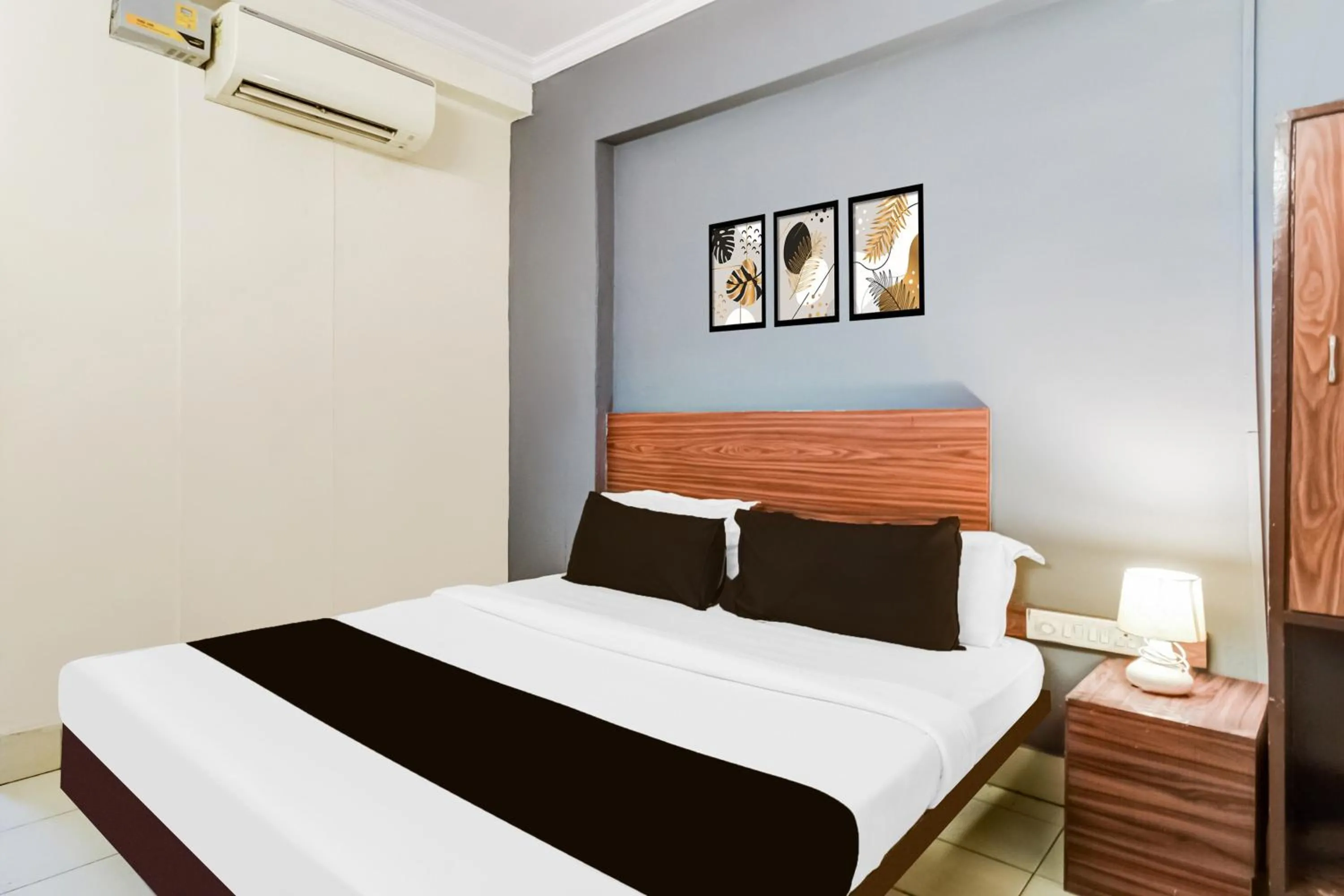 Bedroom, Bed in Super Hotel O Paradise Circle