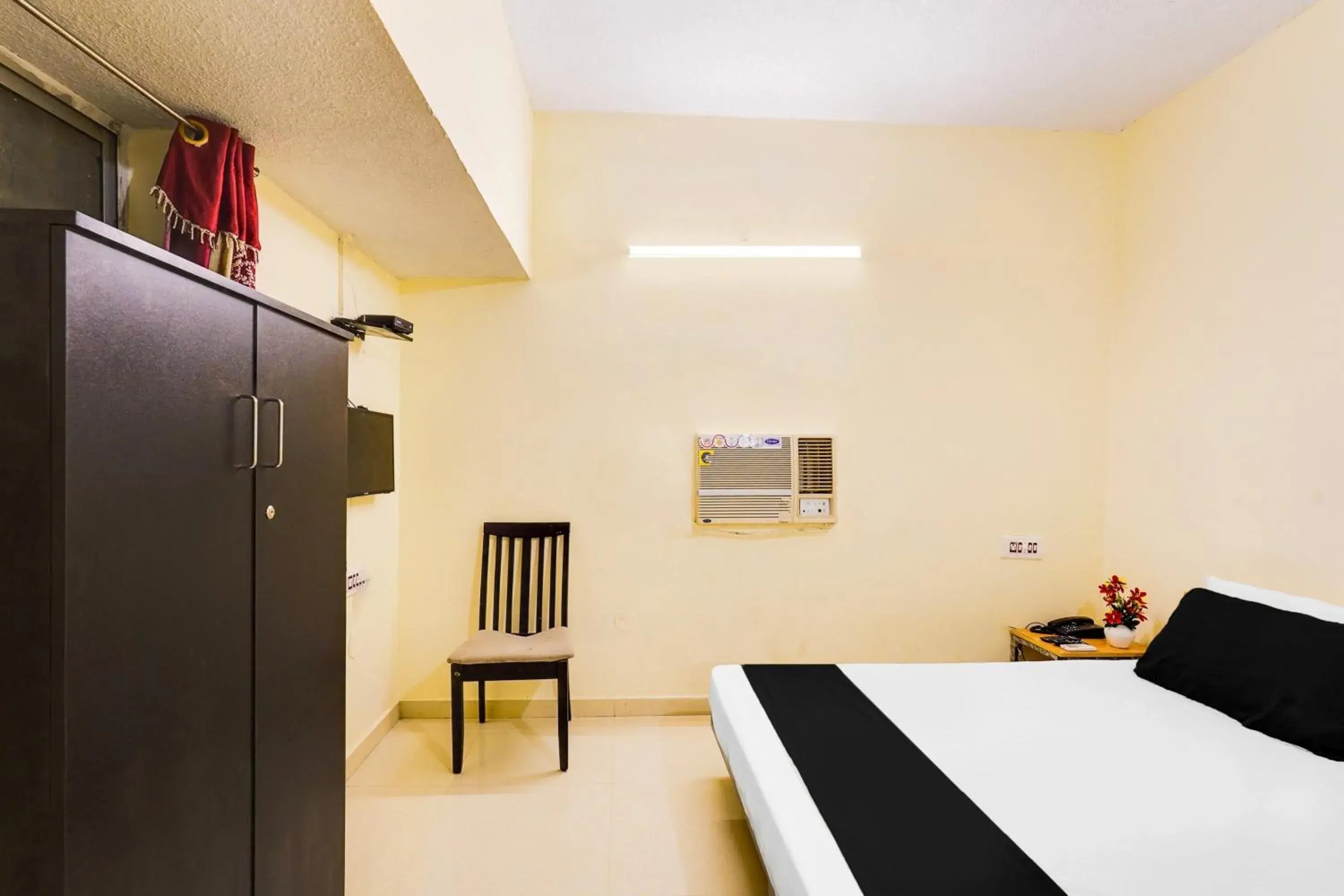 Bedroom, Bed in Super Hotel O ECR Chennai Kanathur Bedroom, Bed in Super Hotel O ECR Chennai Kanathur
