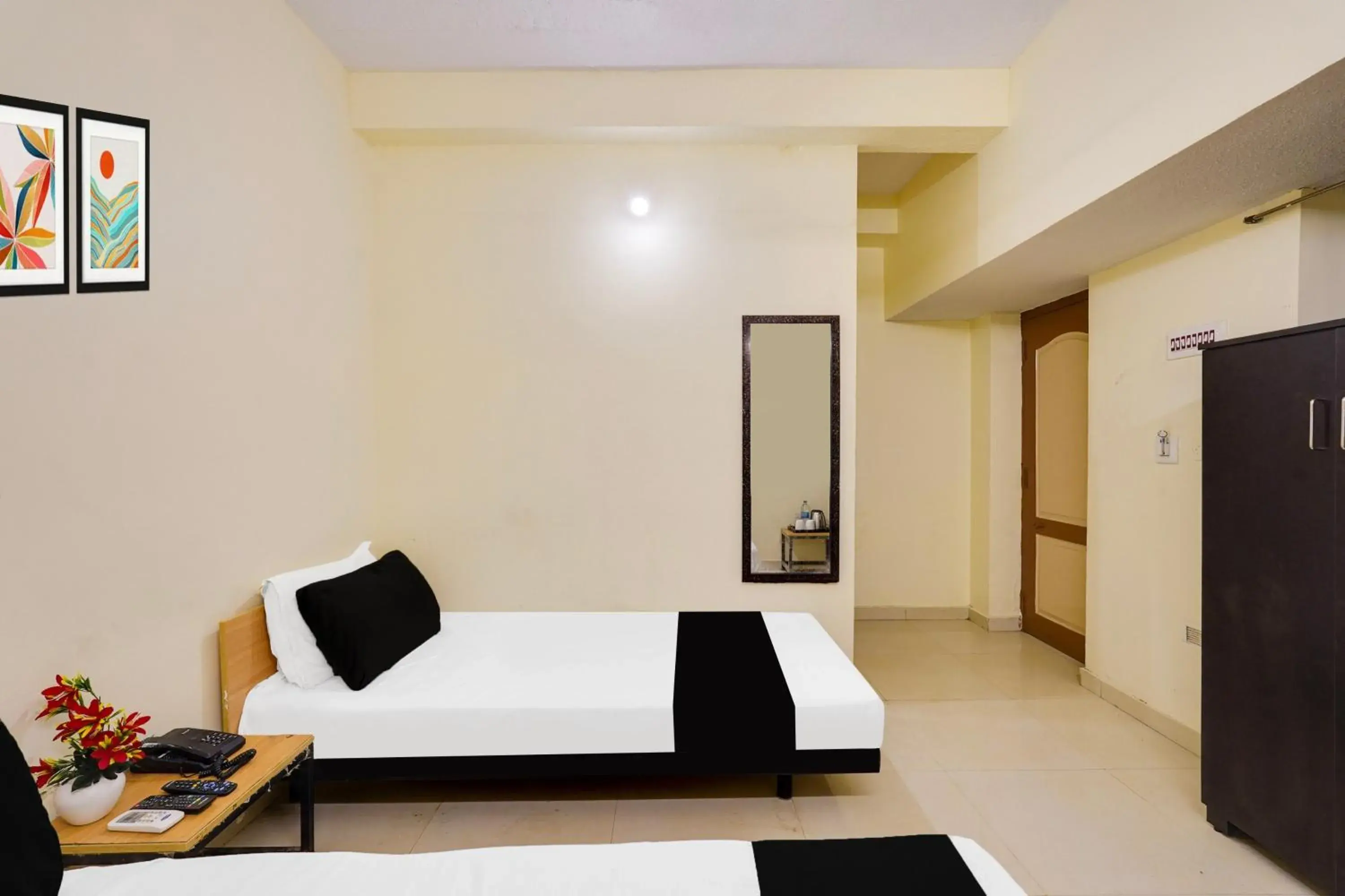 Bedroom, Bed in Super Hotel O ECR Chennai Kanathur Bedroom, Bed in Super Hotel O ECR Chennai Kanathur