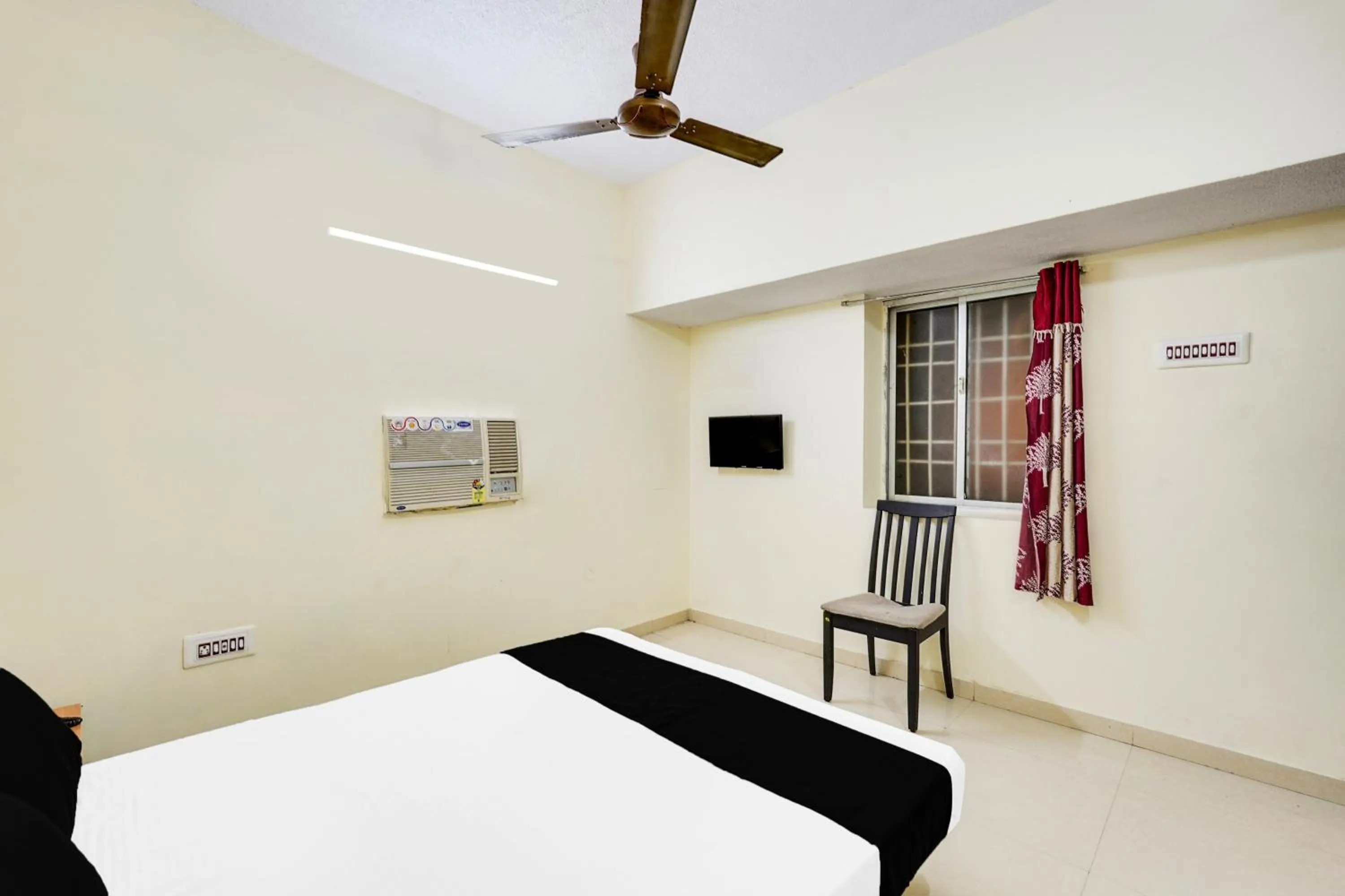 Bedroom, Bed in Super Hotel O ECR Chennai Kanathur