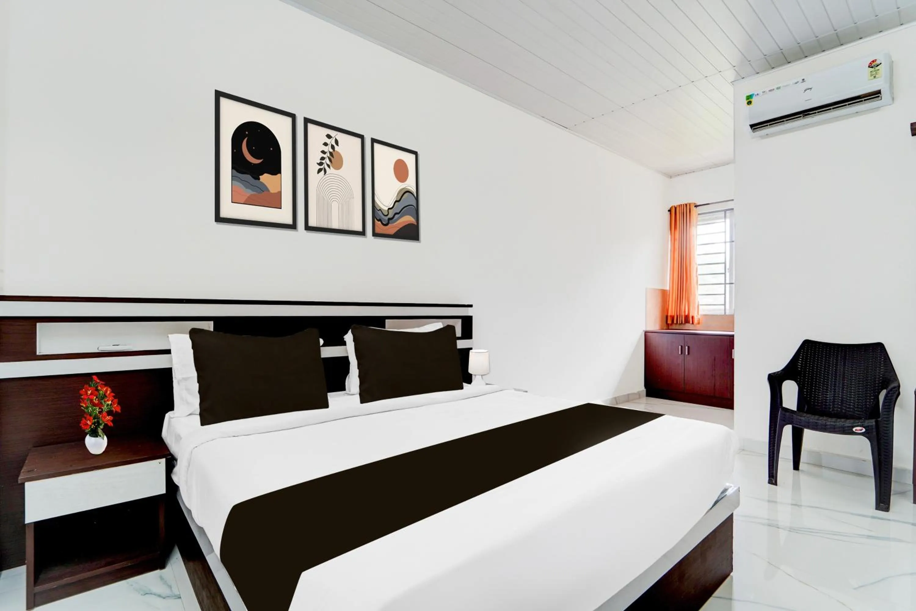 Bedroom, Bed in Super Hotel O North Kalamassery