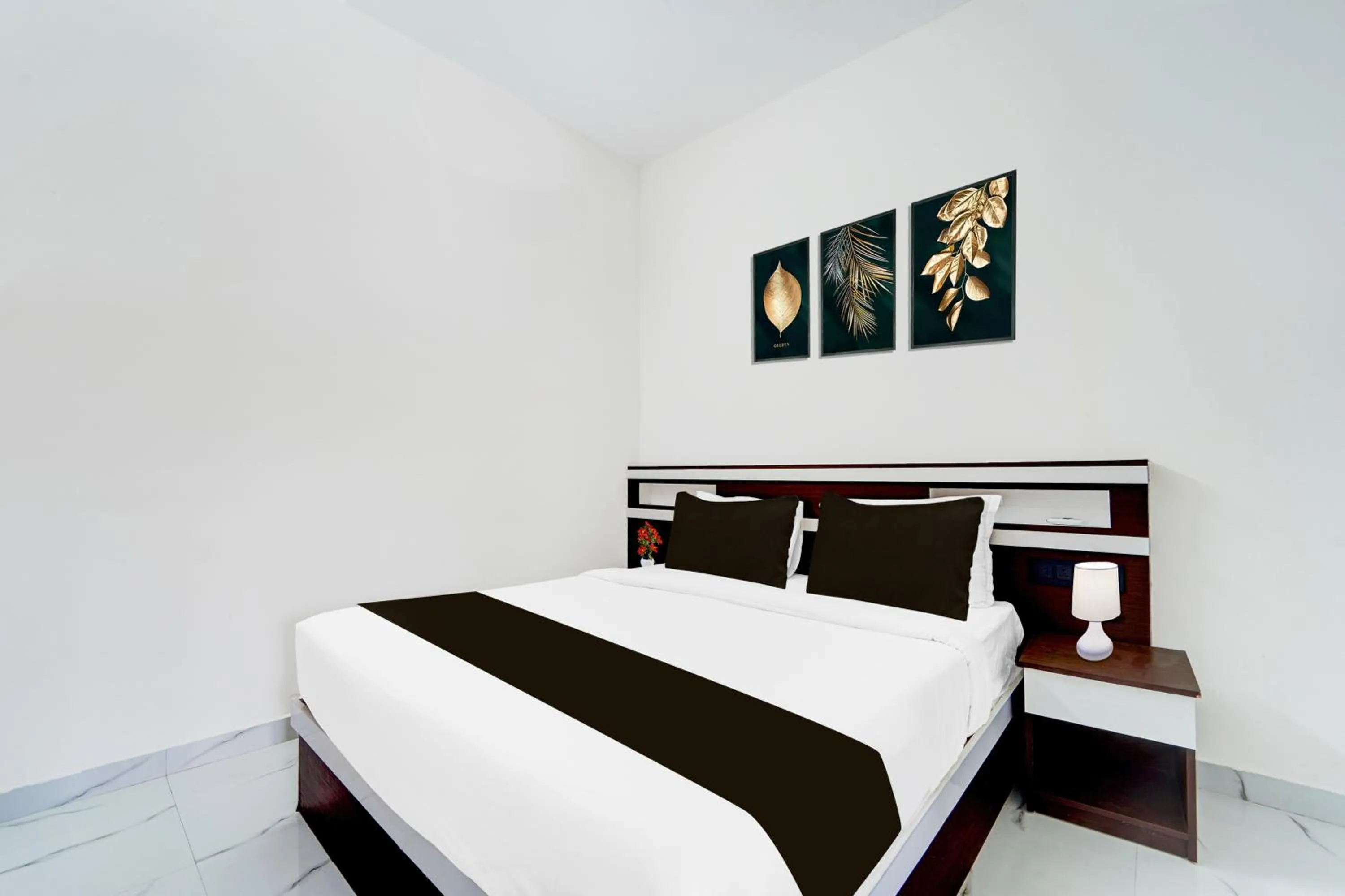 Bedroom, Bed in Super Hotel O North Kalamassery