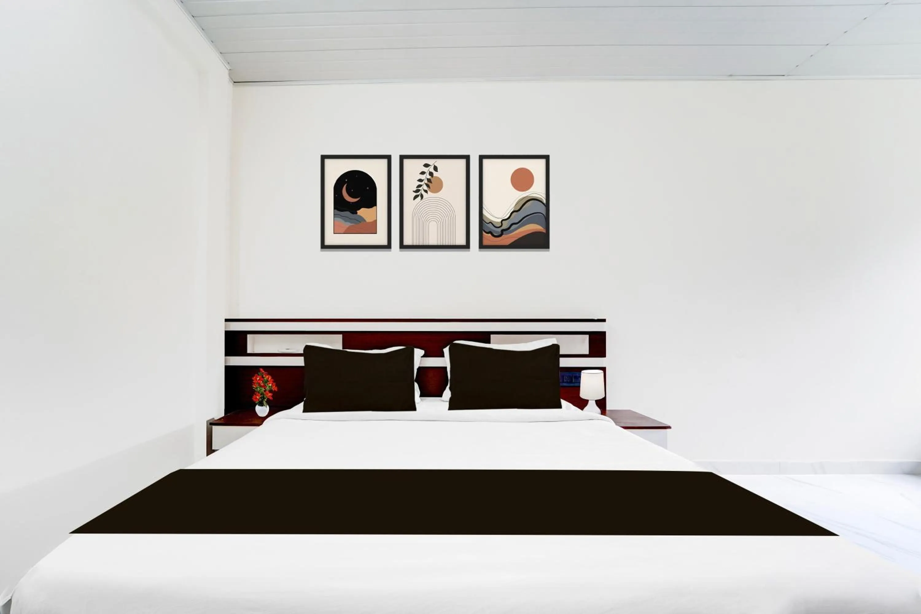 Bedroom, Bed in Super Hotel O North Kalamassery