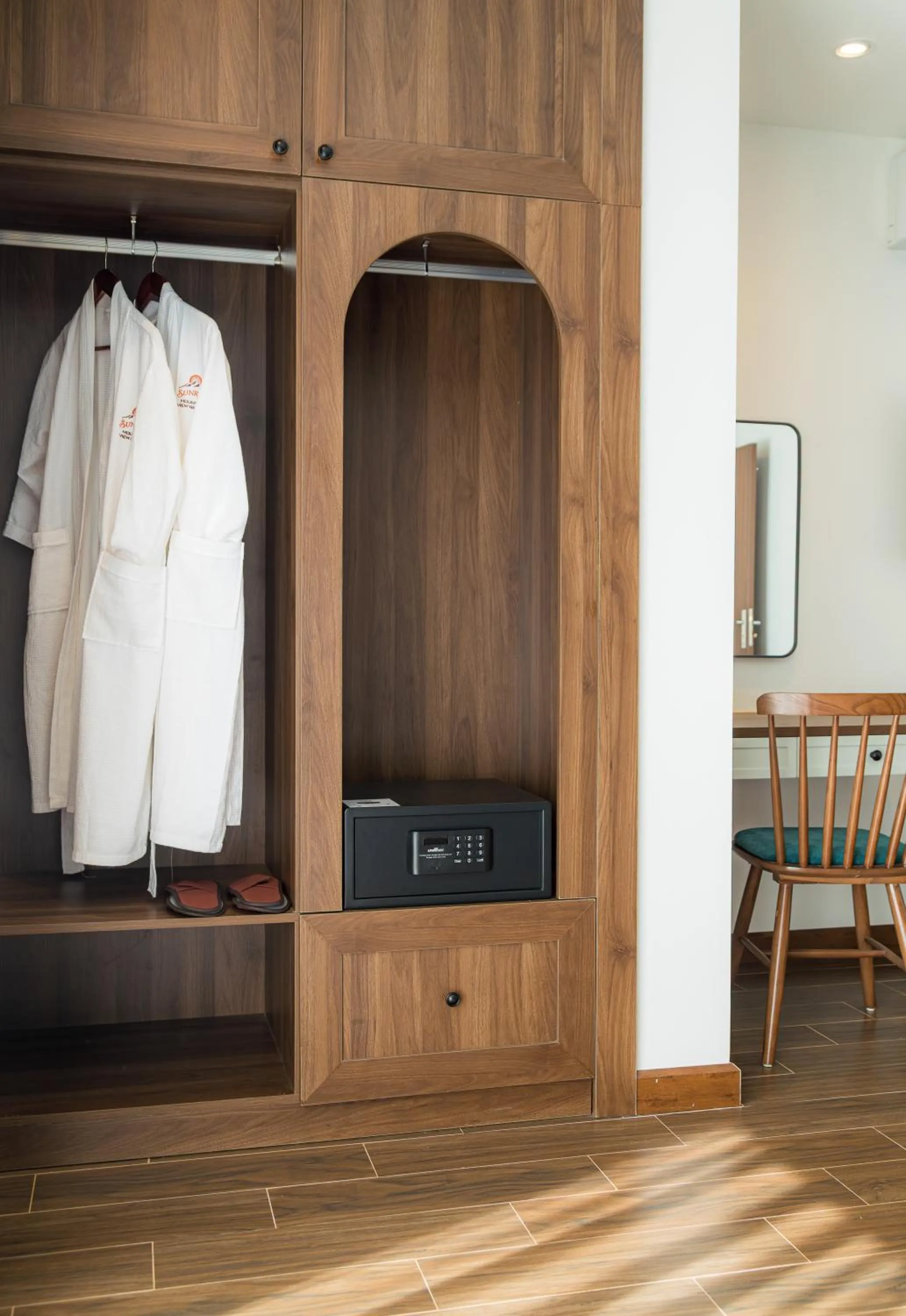 Sunrise Mountain View Resort