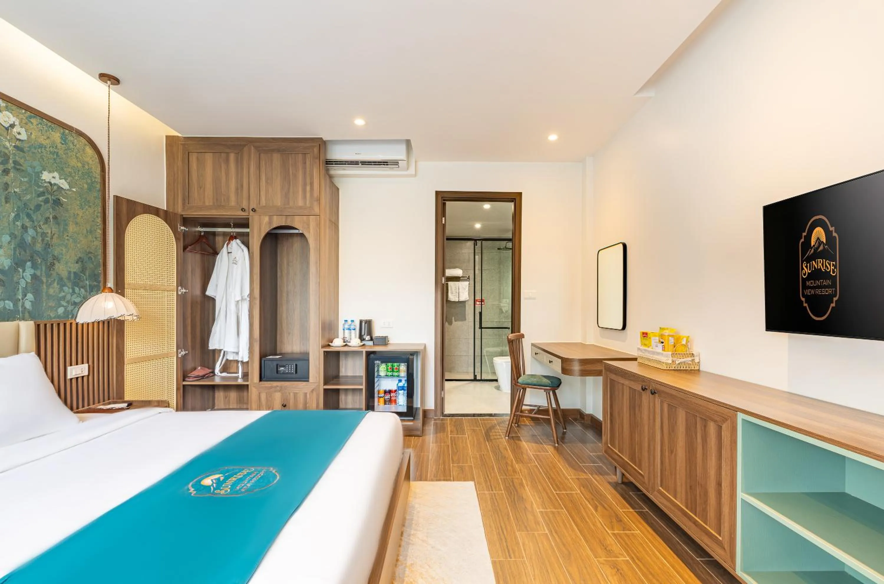 Bed in Sunrise Mountain View Resort