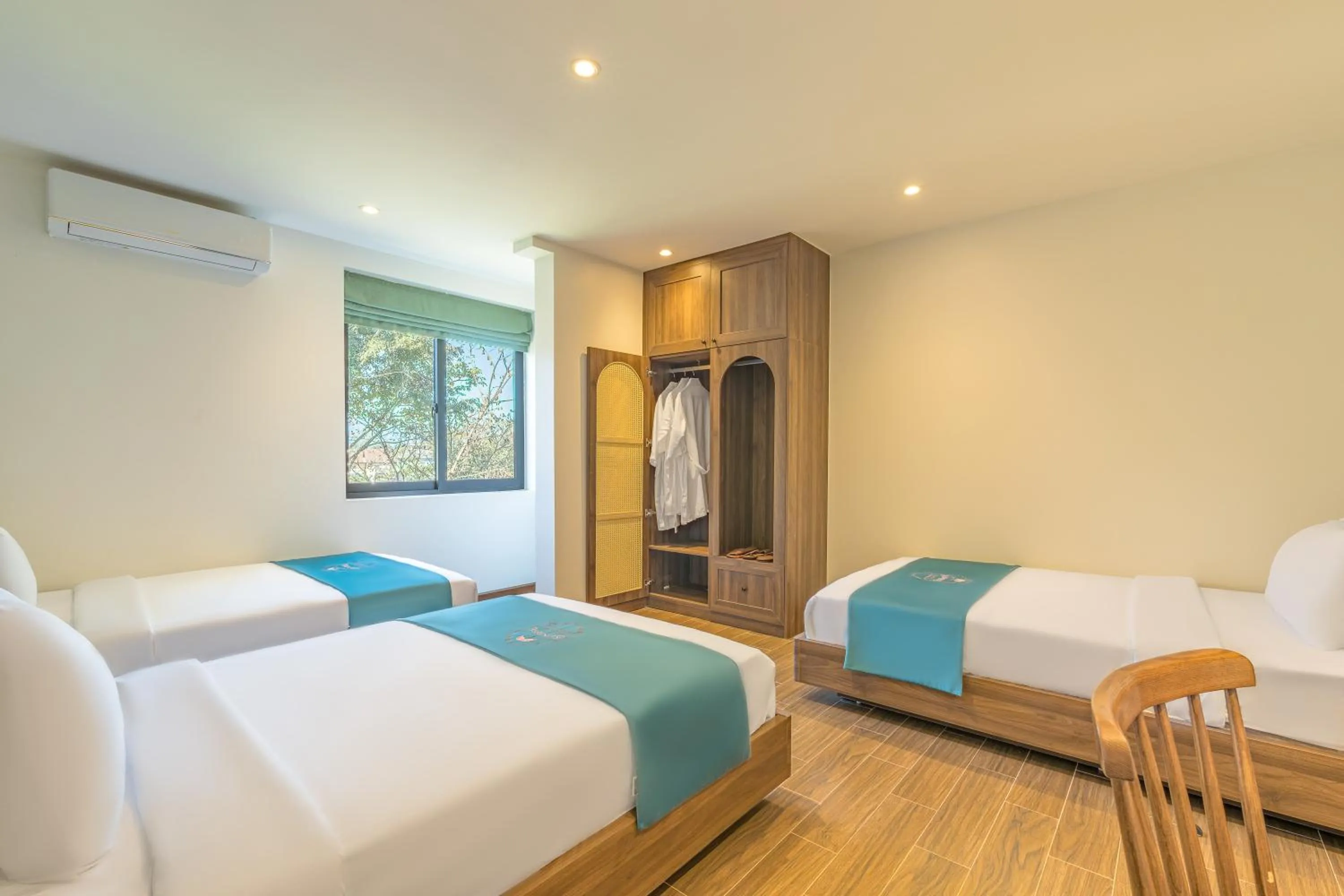 Bed in Sunrise Mountain View Resort