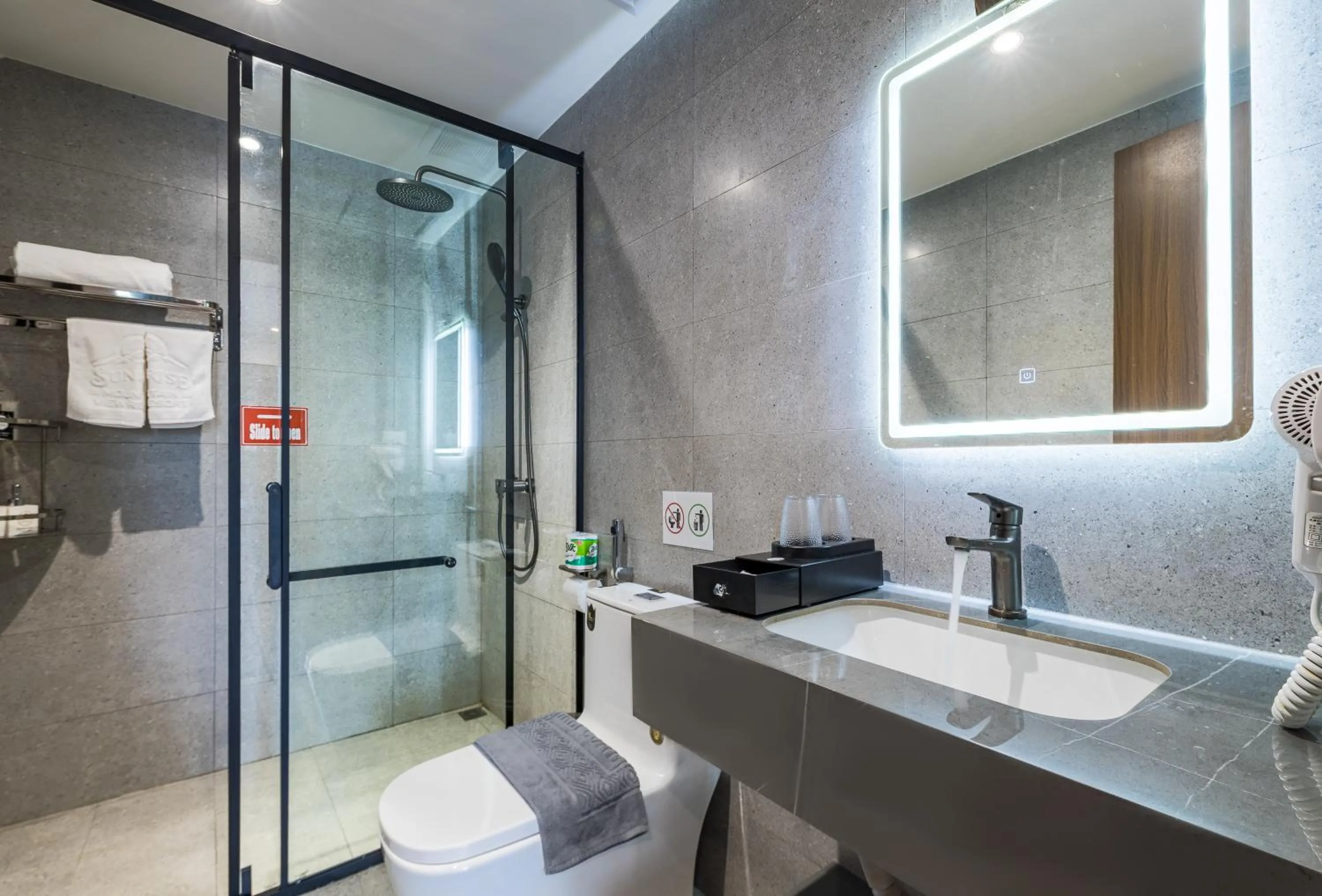 Sunrise Mountain View Resort