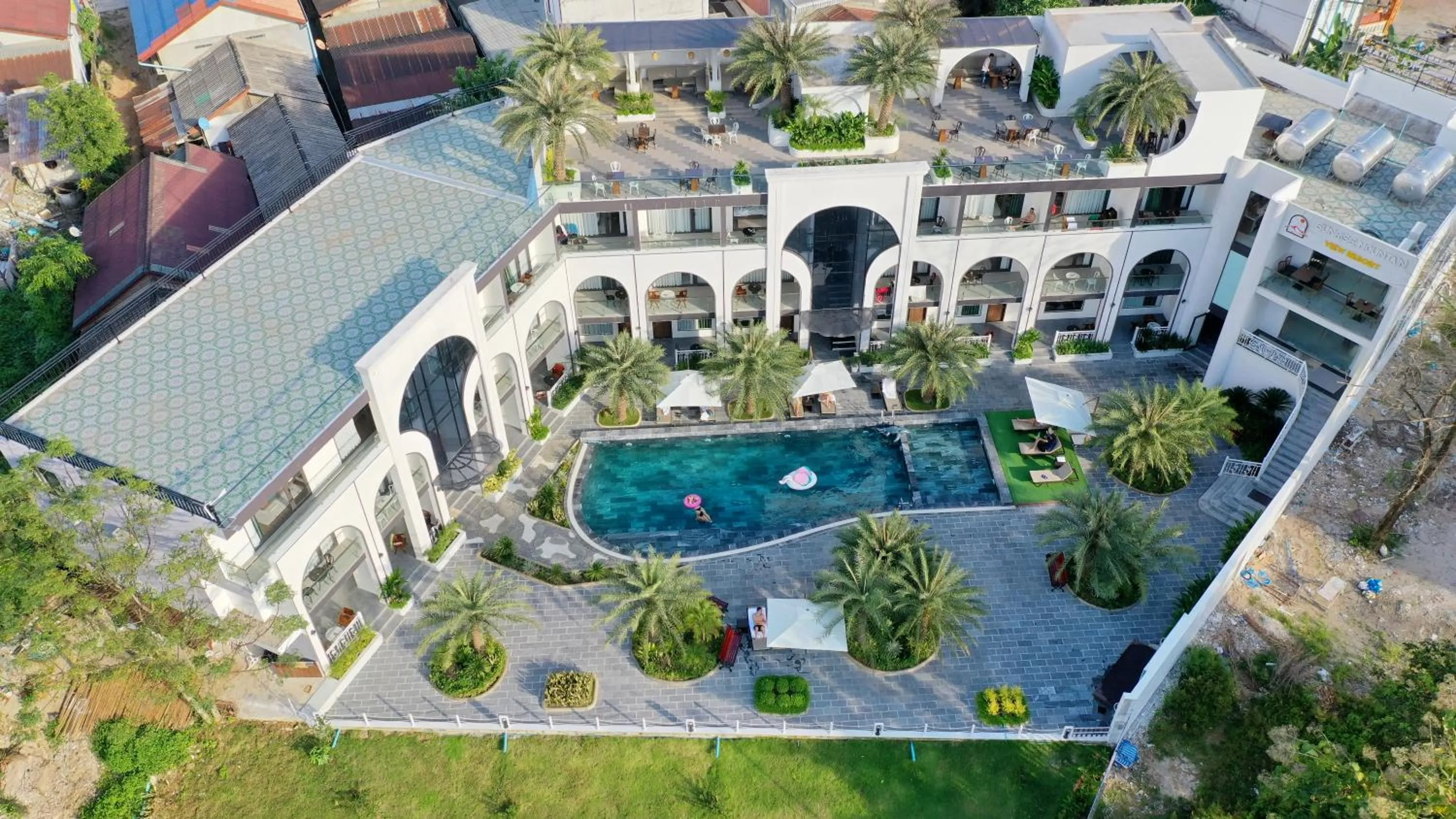 Sunrise Mountain View Resort