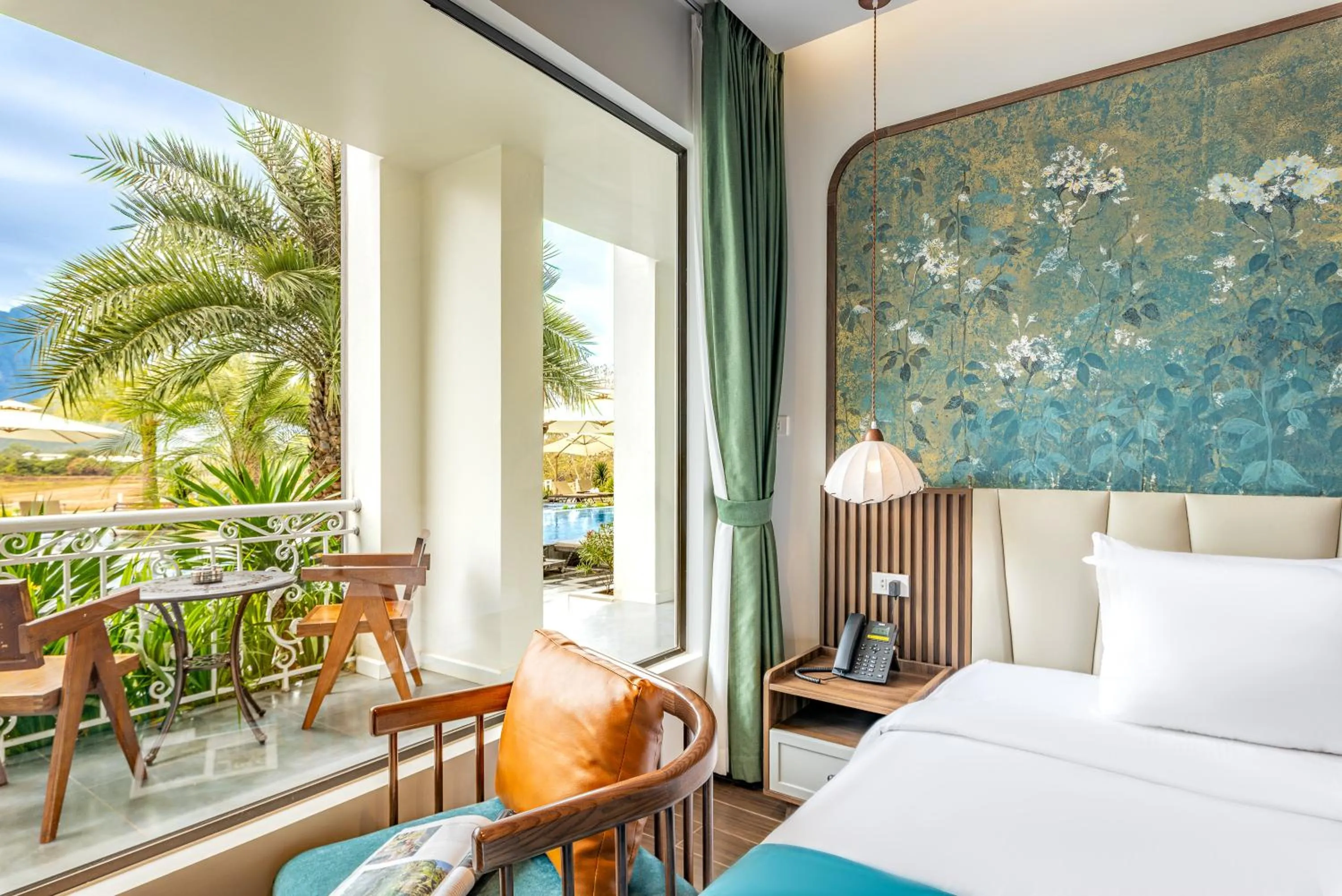 Bed in Sunrise Mountain View Resort