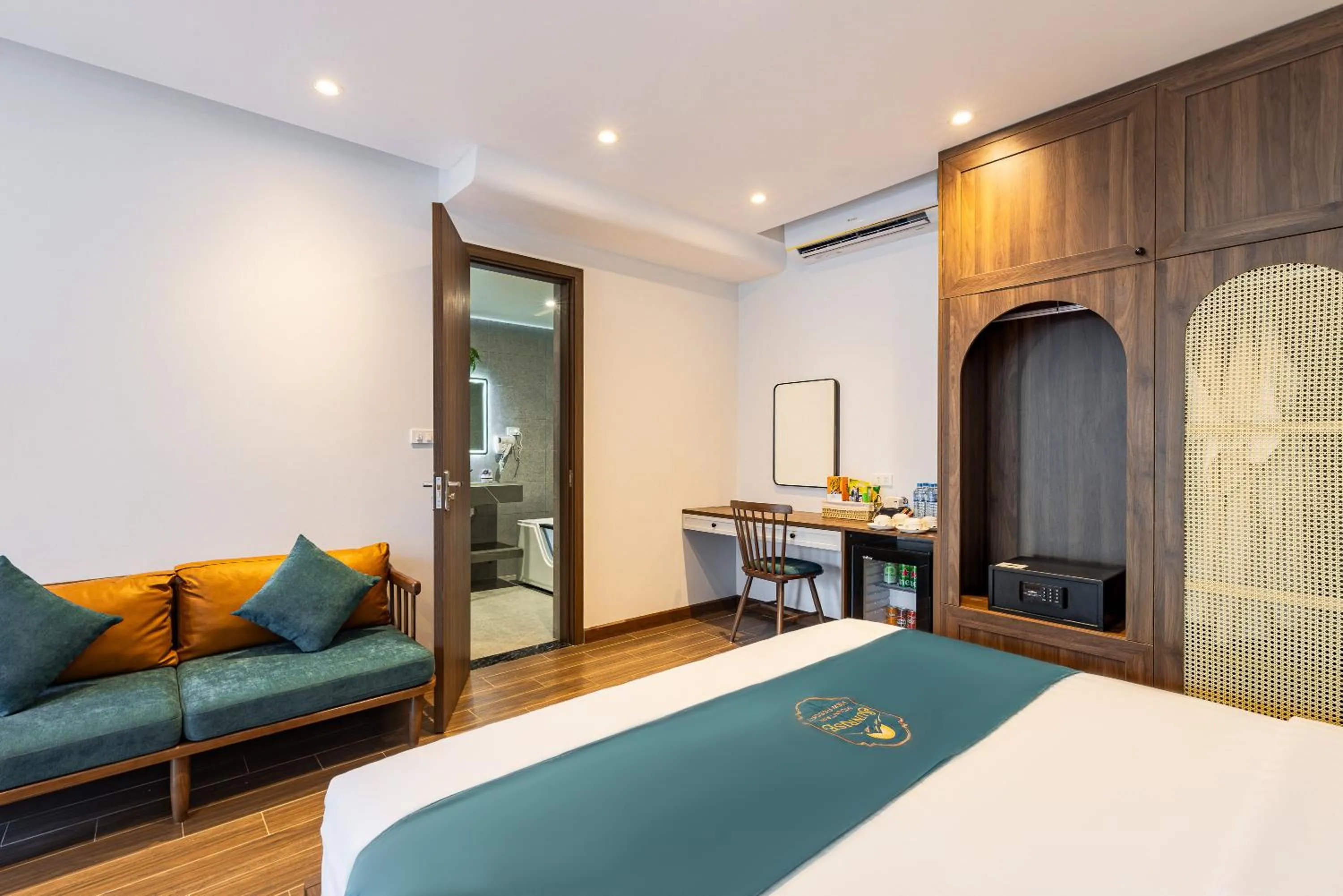 Bed in Sunrise Mountain View Resort