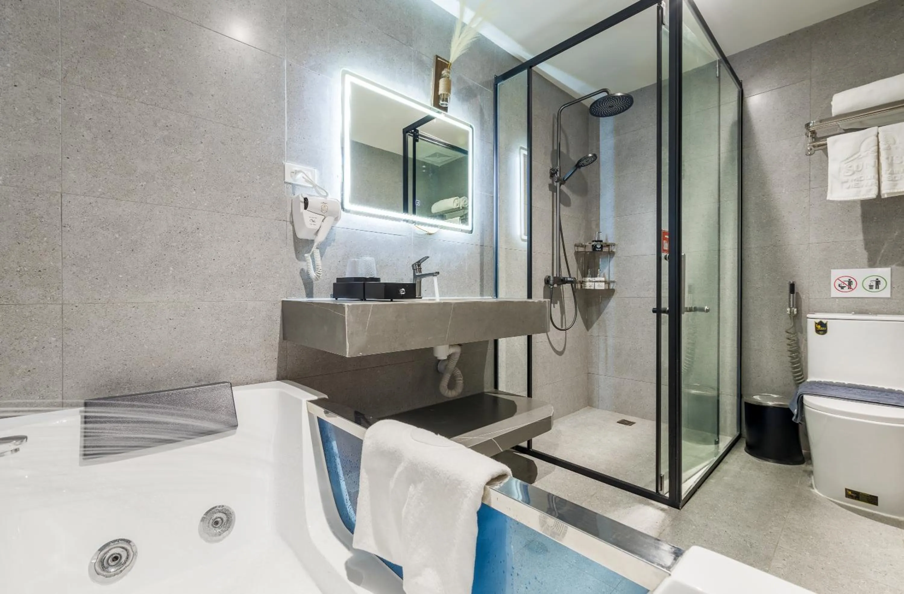 Sunrise Mountain View Resort