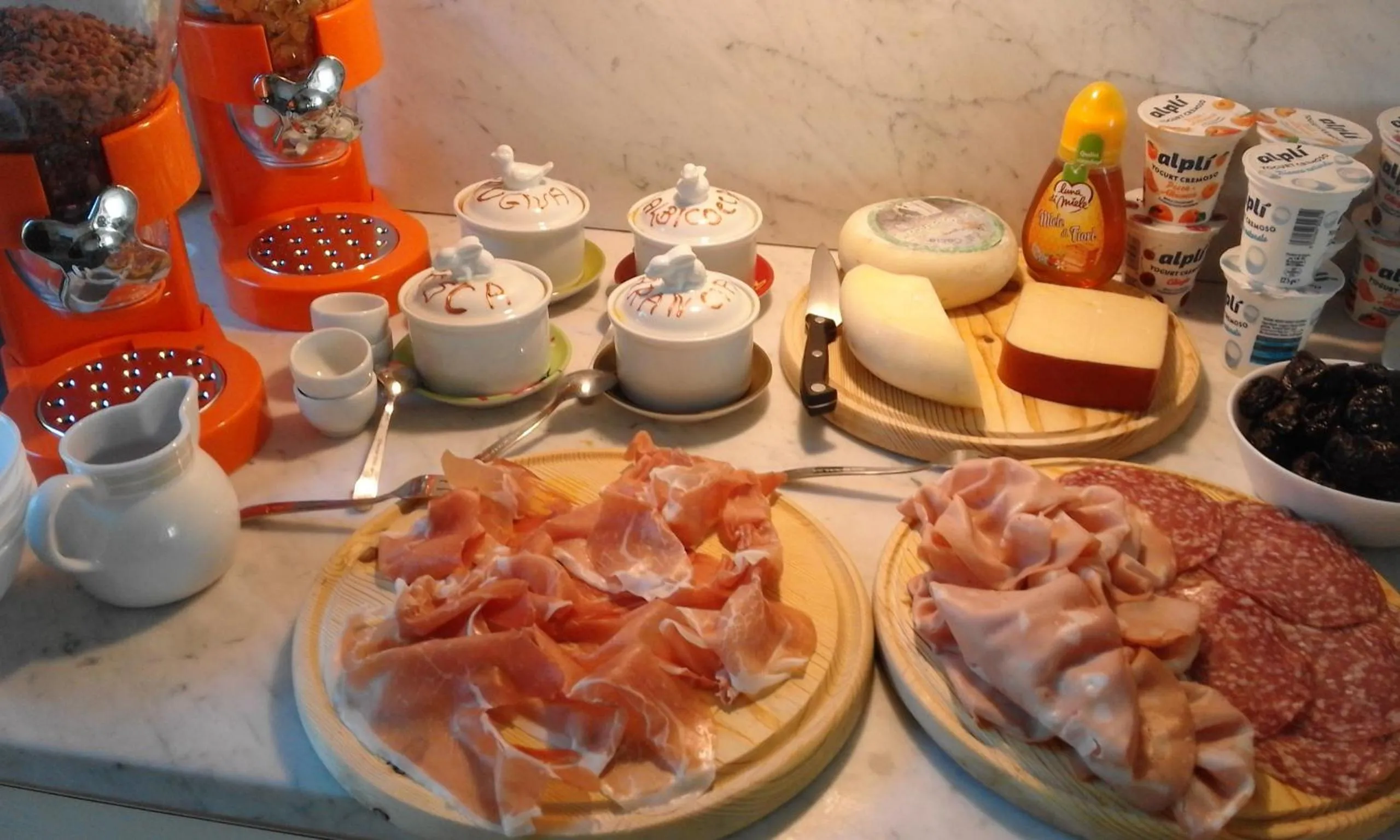 Continental breakfast in B&B Alle Ortensie Blu