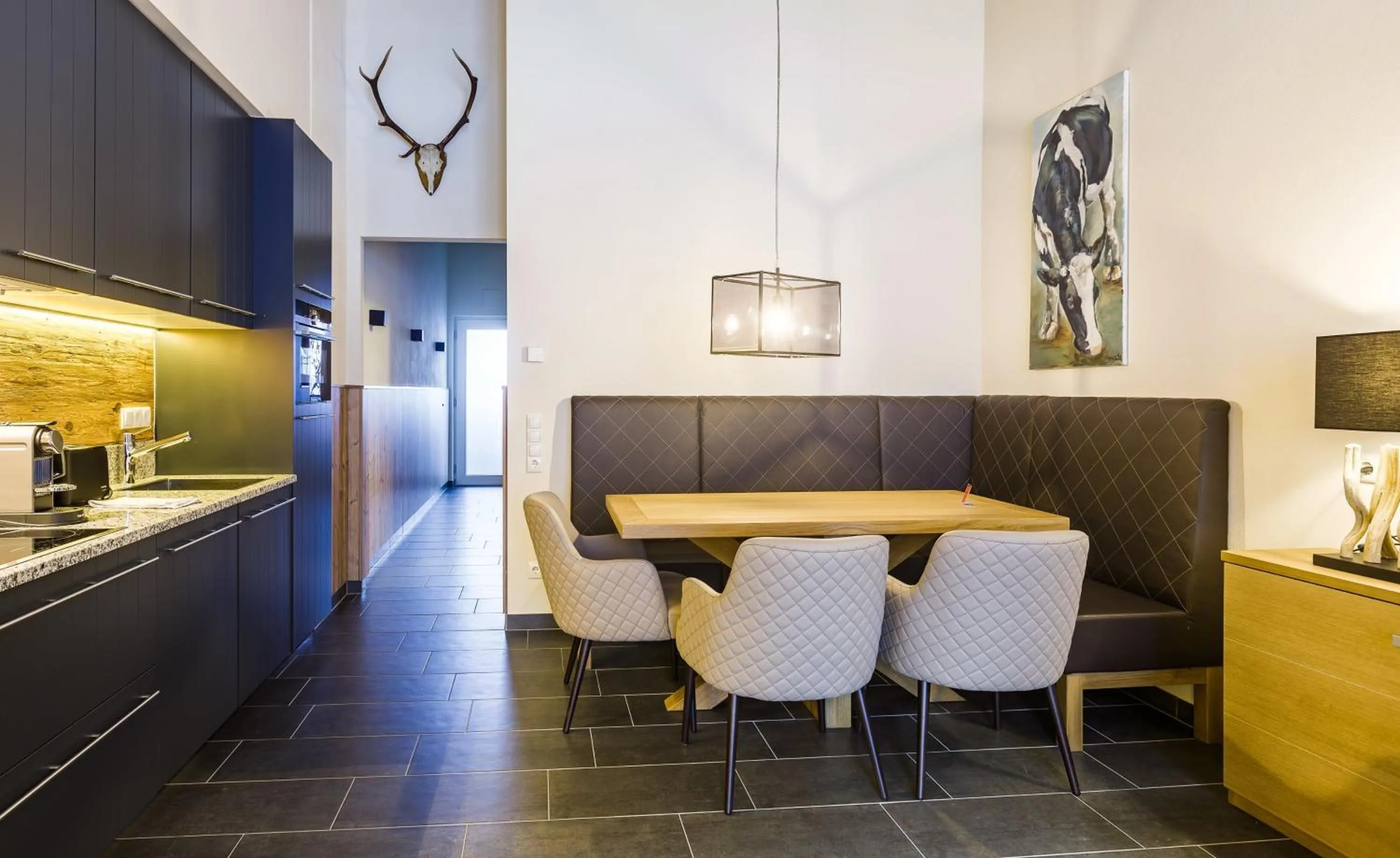 Kitchen or kitchenette in AvenidA Mountain Lodges Saalbach