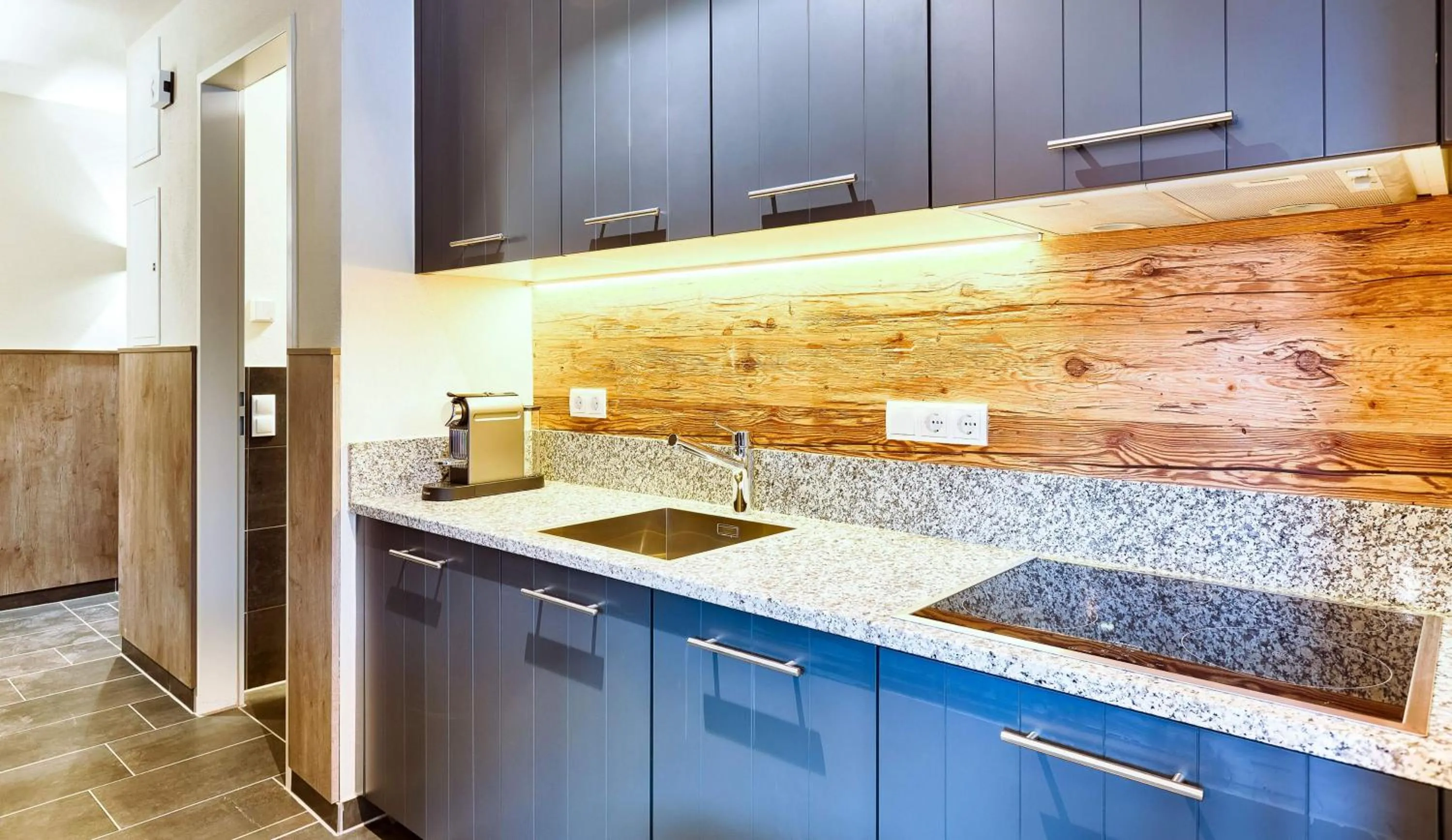 Kitchen or kitchenette in AvenidA Mountain Lodges Saalbach