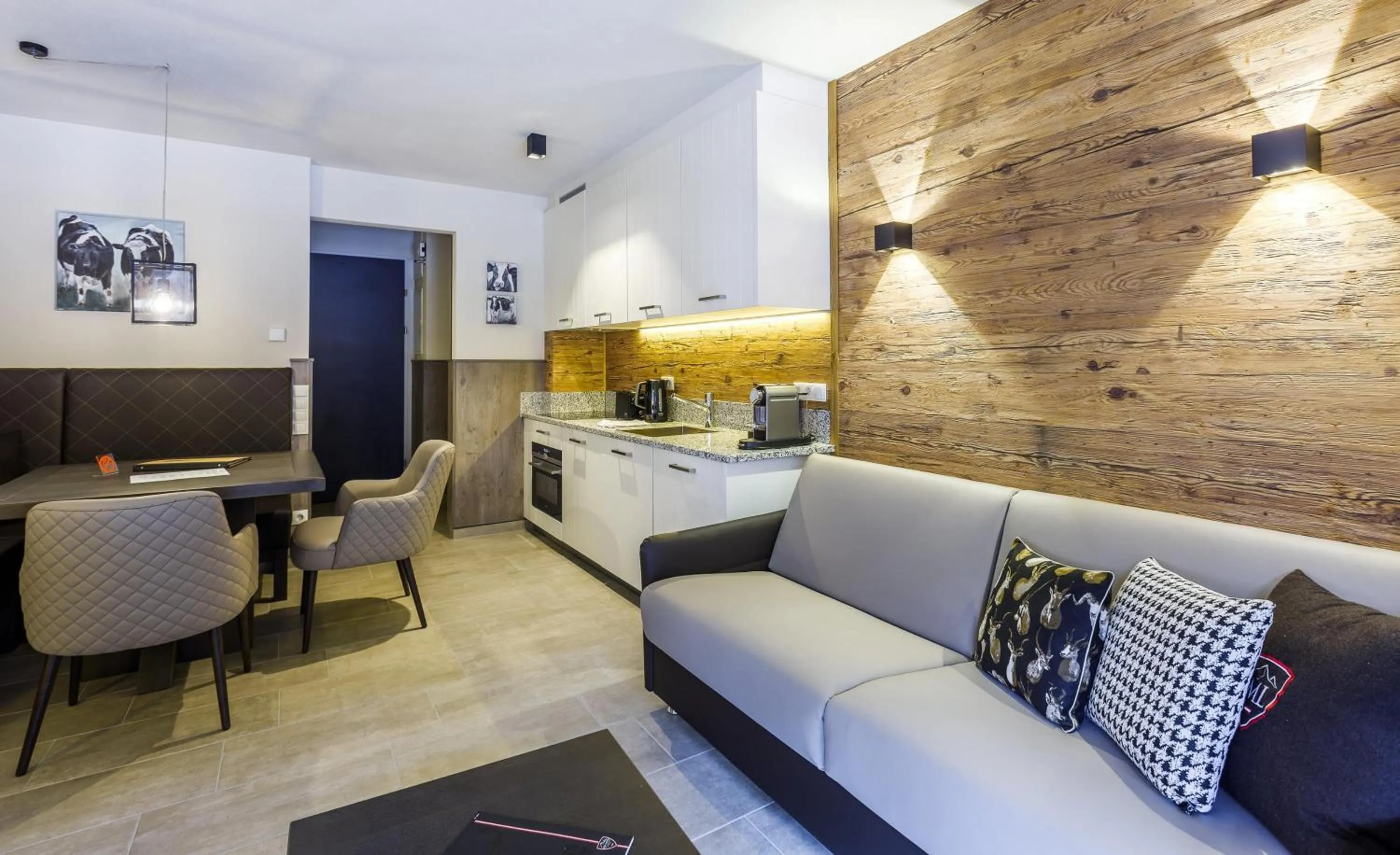 Kitchen or kitchenette in AvenidA Mountain Lodges Saalbach