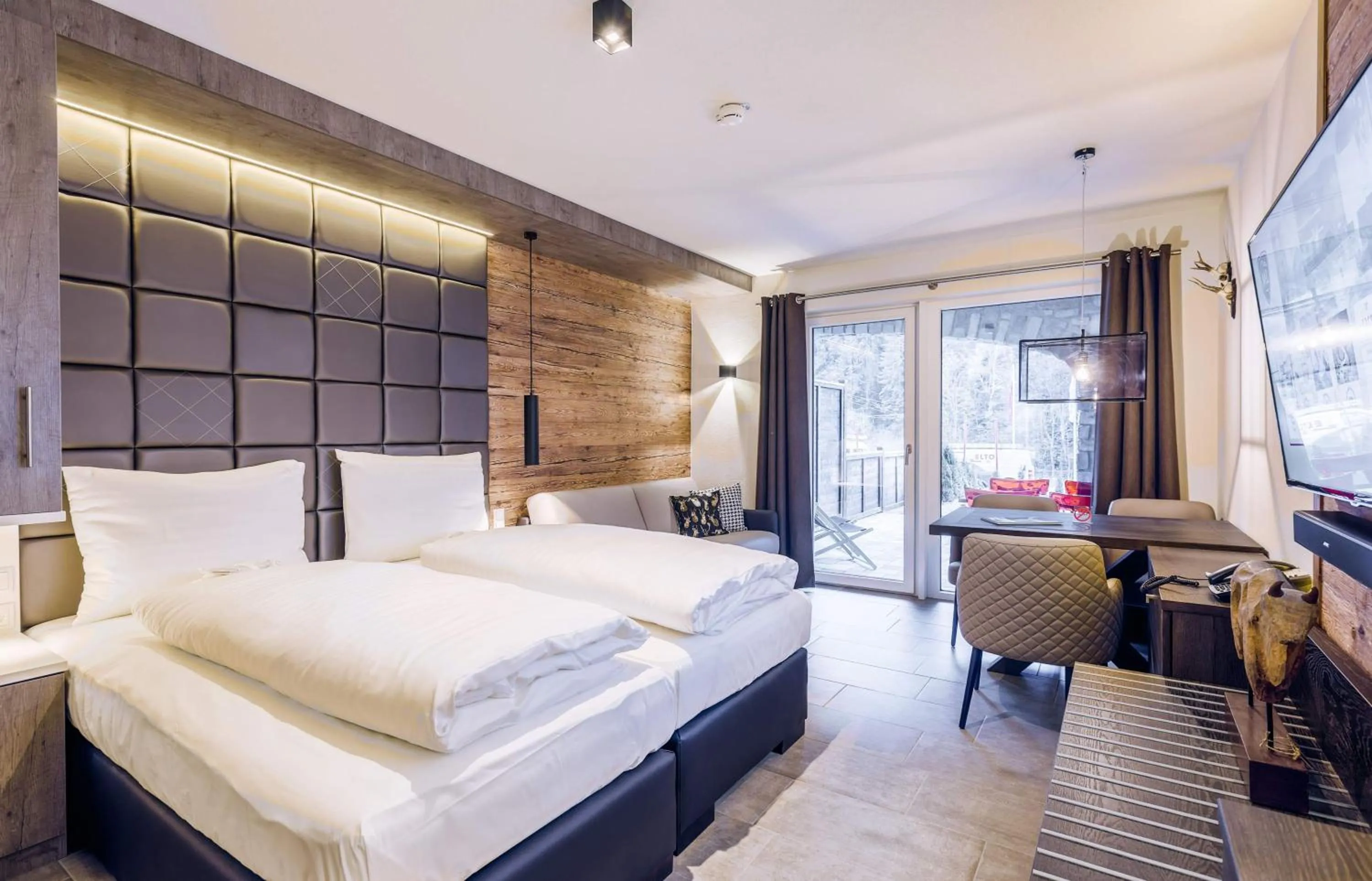 Photo of the whole room, Bed in AvenidA Mountain Lodges Saalbach