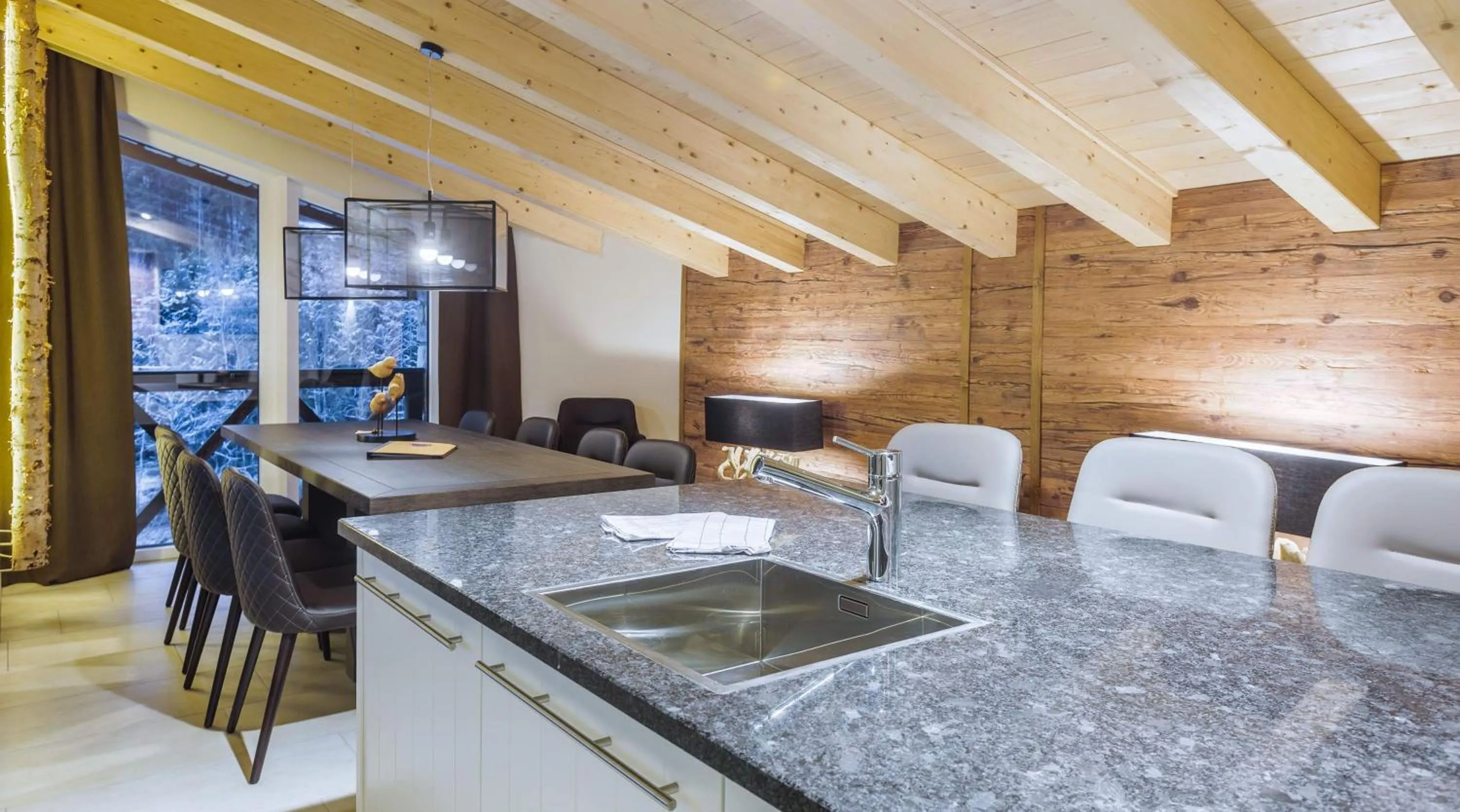 Kitchen or kitchenette in AvenidA Mountain Lodges Saalbach