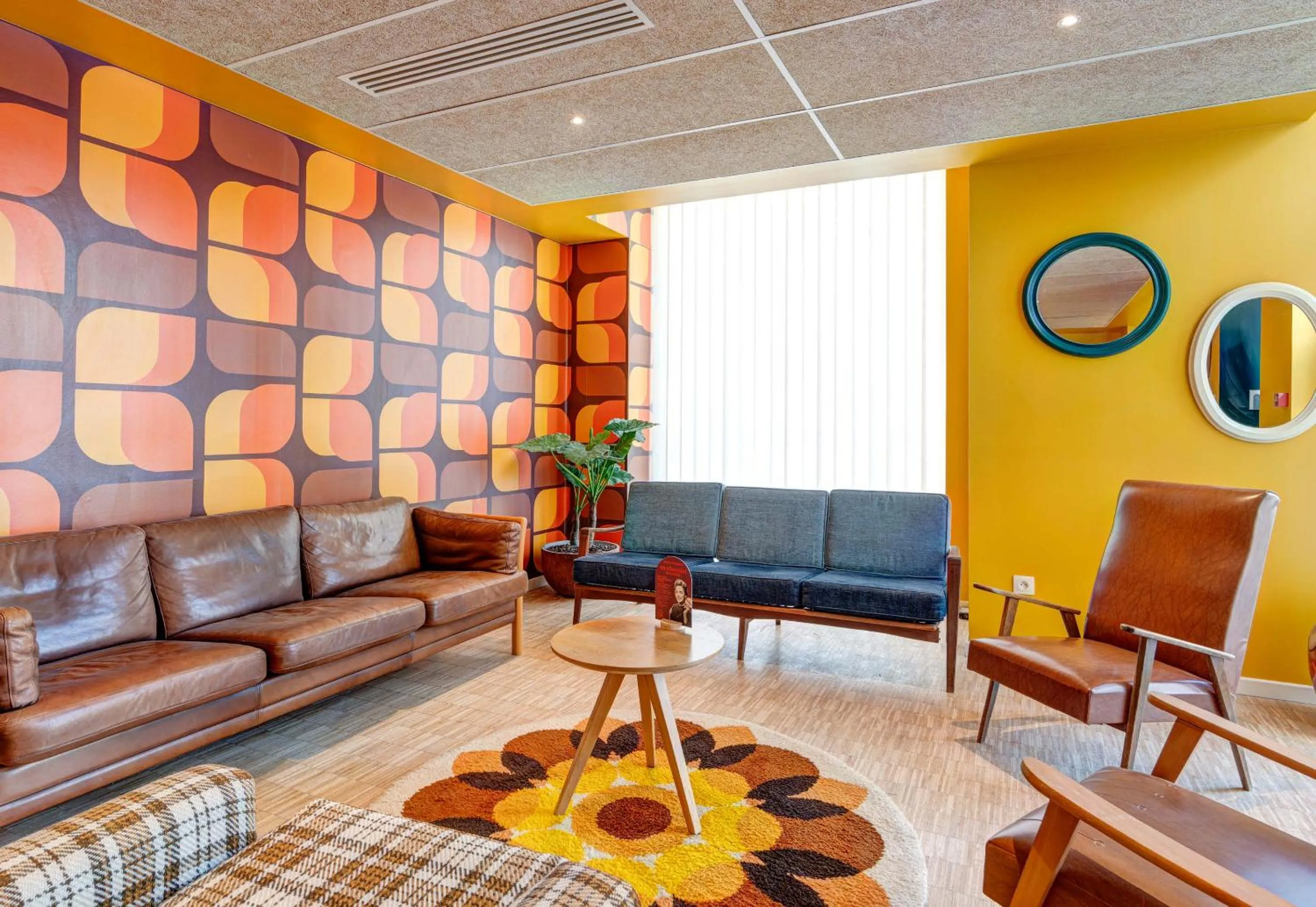 Communal lounge/ TV room in B&B HOME Paris Mairie de Saint-Ouen