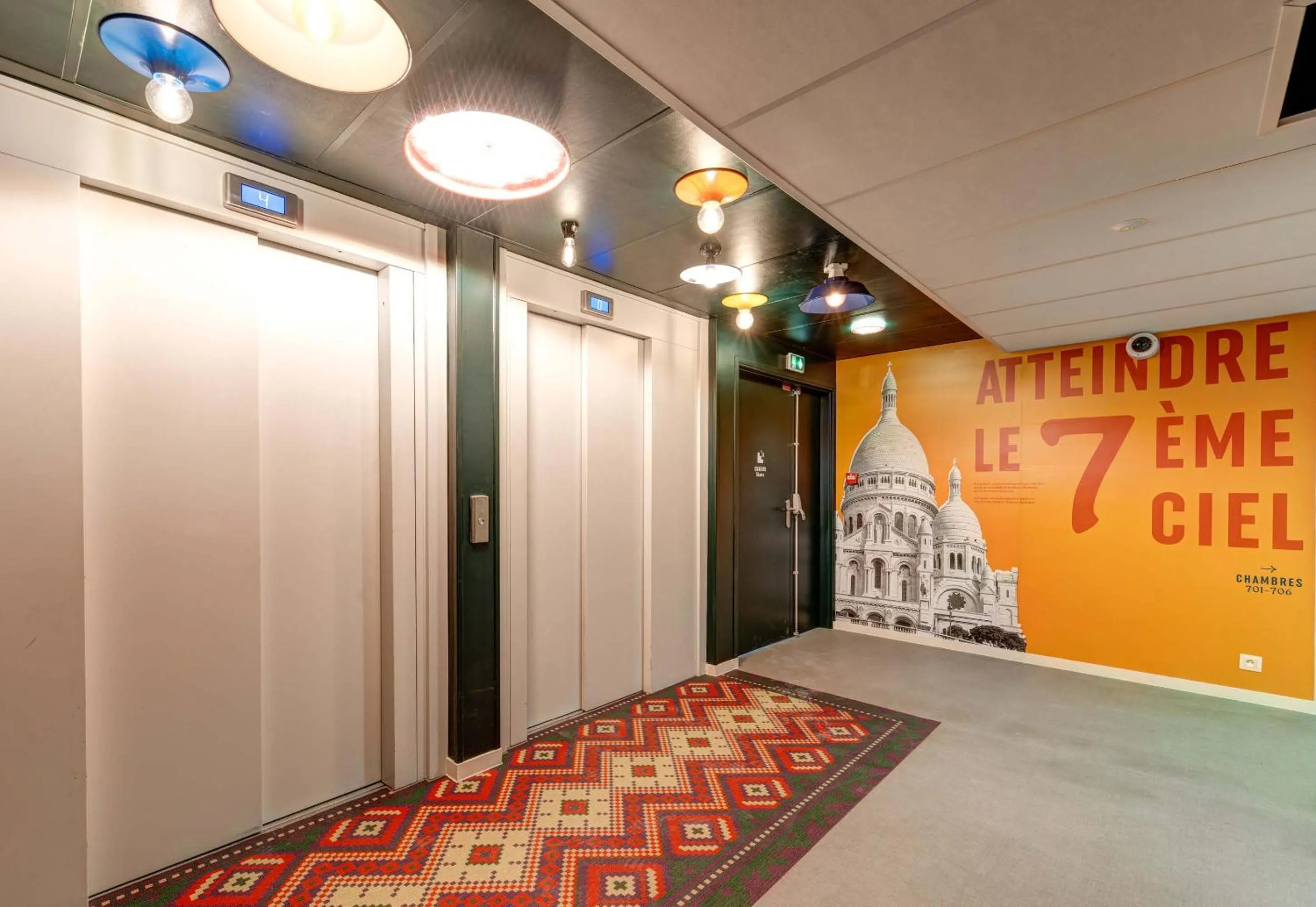 elevator in B&B HOME Paris Mairie de Saint-Ouen