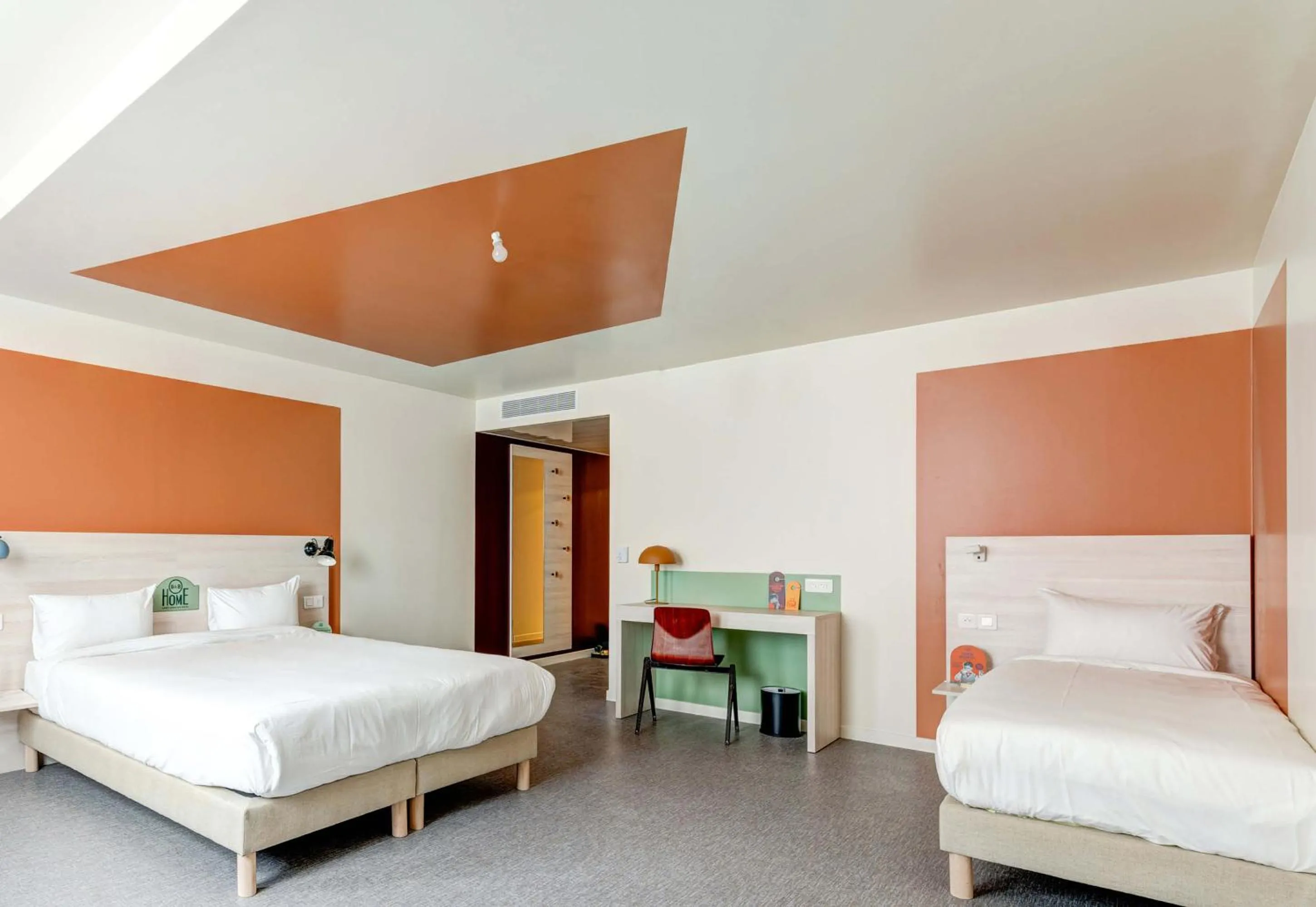 Photo of the whole room, Bed in B&B HOME Paris Mairie de Saint-Ouen