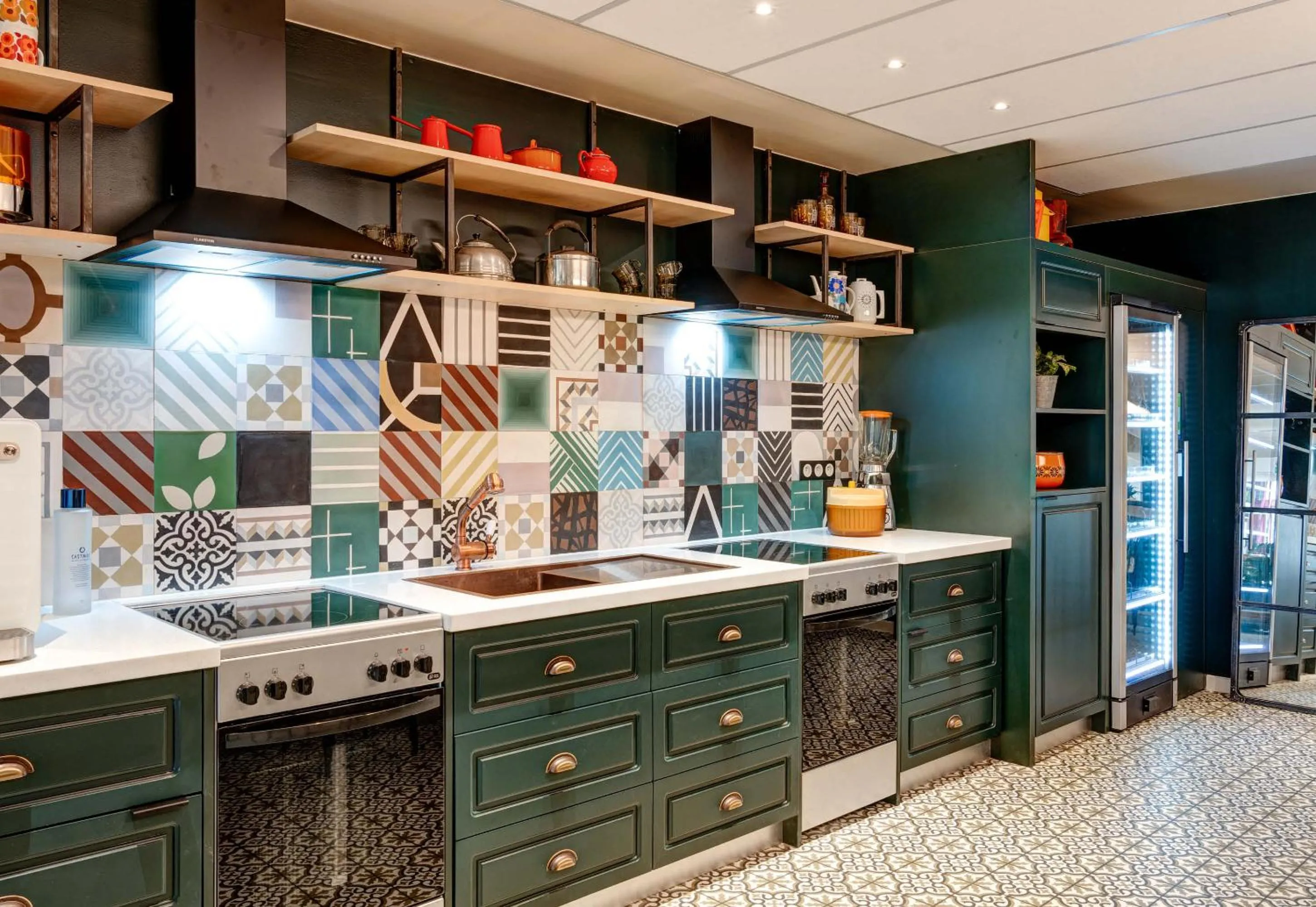 Communal kitchen in B&B HOME Paris Mairie de Saint-Ouen