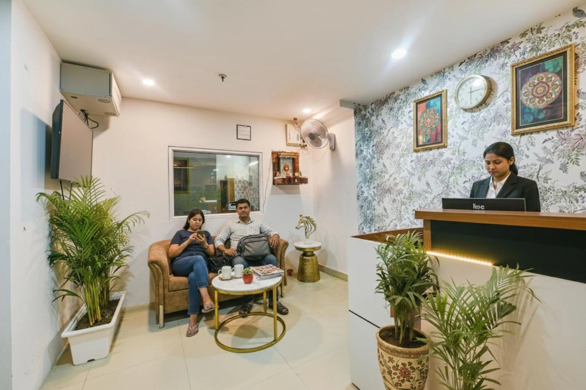 FabHotel Tree House - Nr Yashobhoomi Convention Centre