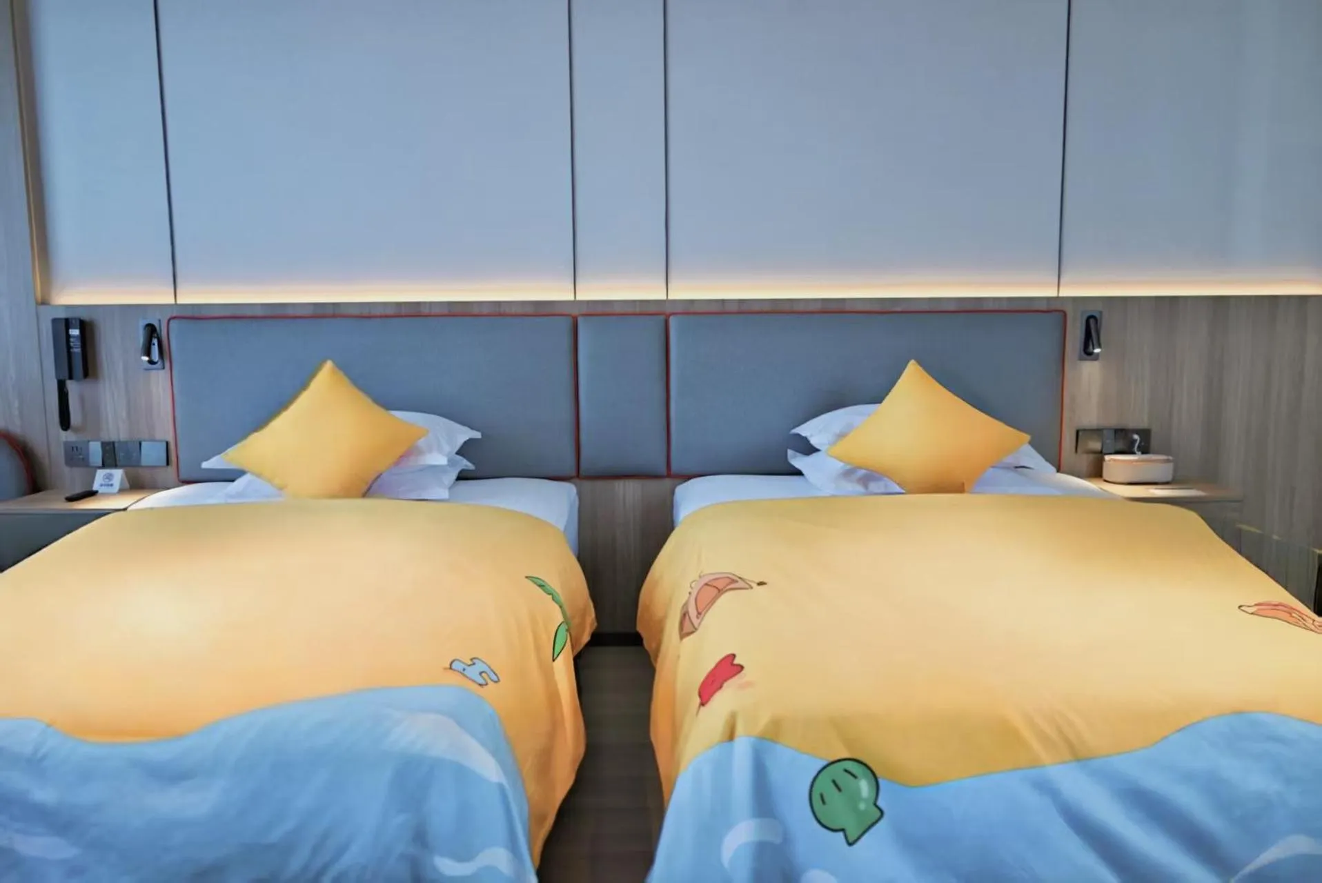 Bed in Holiday Inn Express Chongqing Central Park by IHG