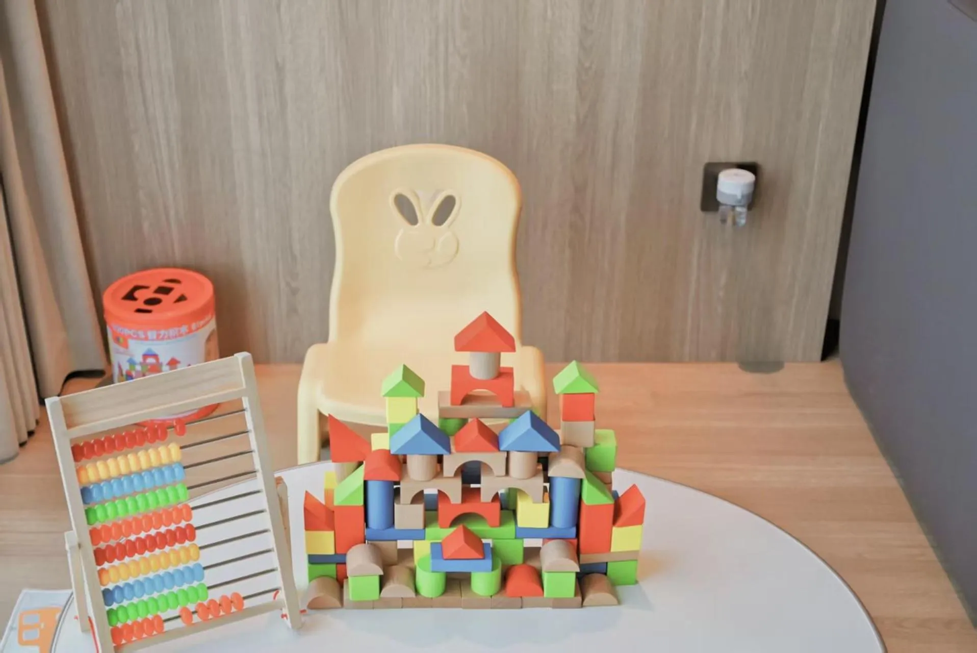 children in Holiday Inn Express Chongqing Central Park by IHG