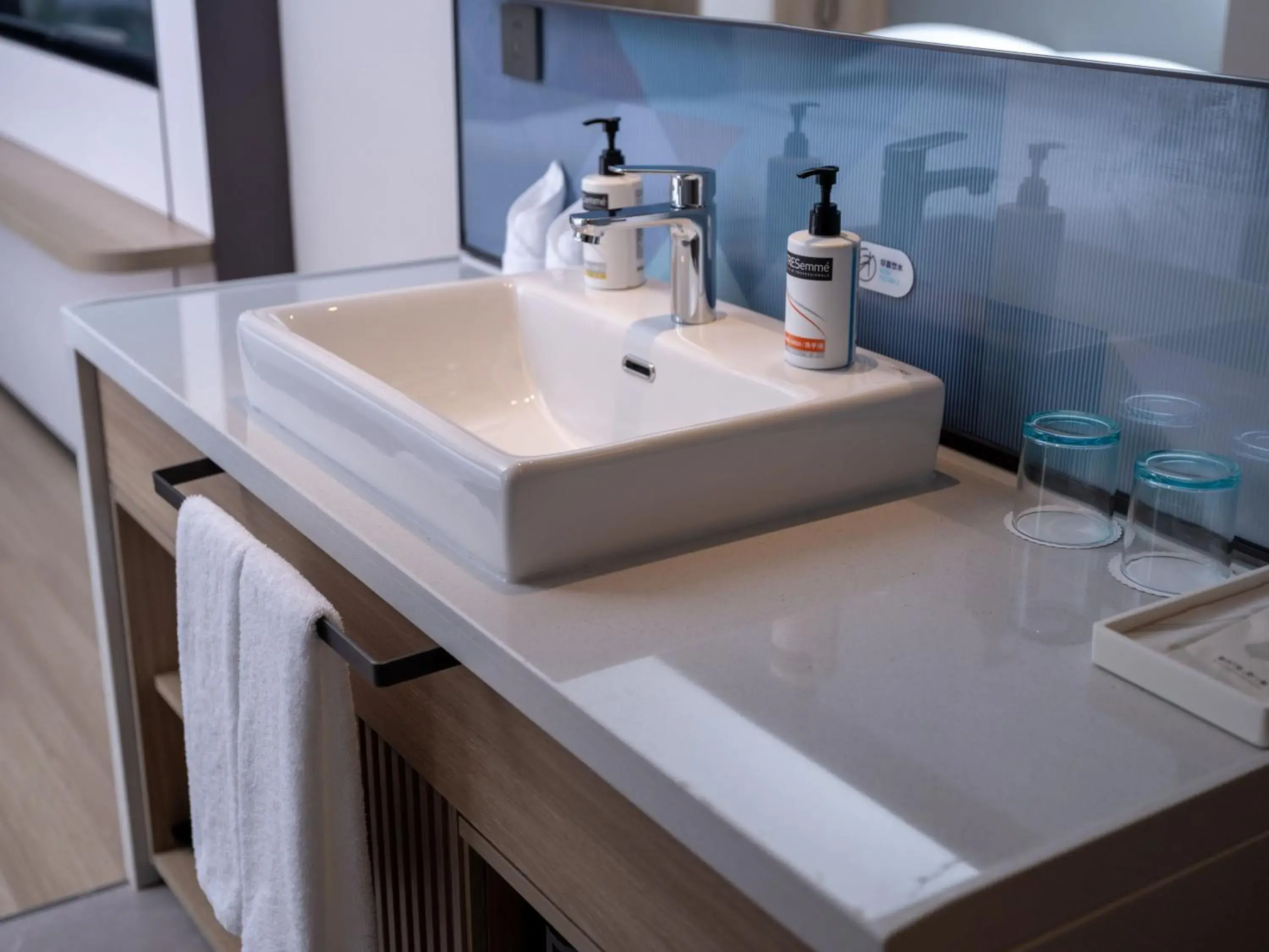 Standard King Room in Holiday Inn Express Chongqing Central Park by IHG Standard King Room in Holiday Inn Express Chongqing Central Park by IHG