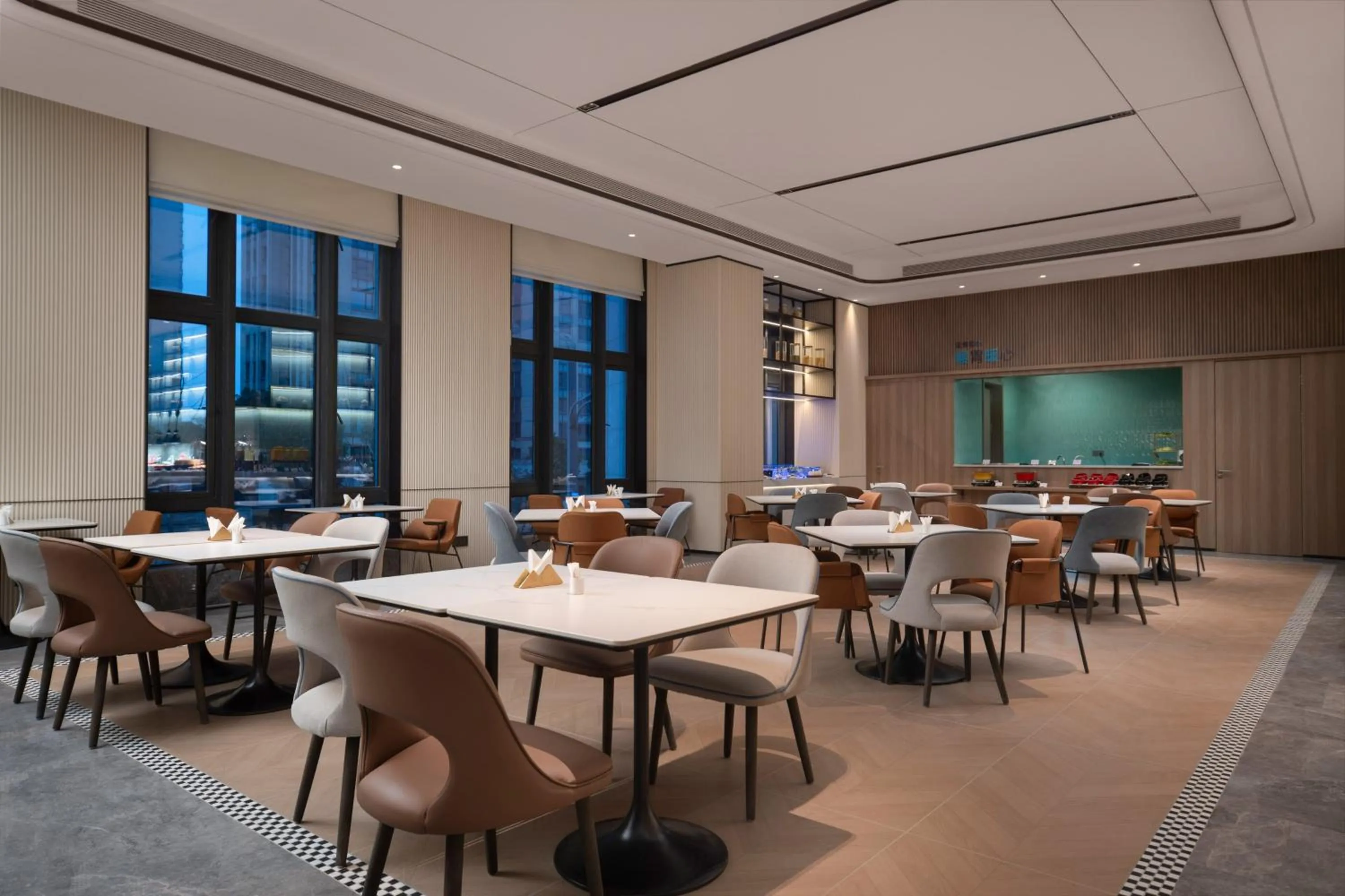 Restaurant/places to eat in Holiday Inn Express Chongqing Central Park by IHG