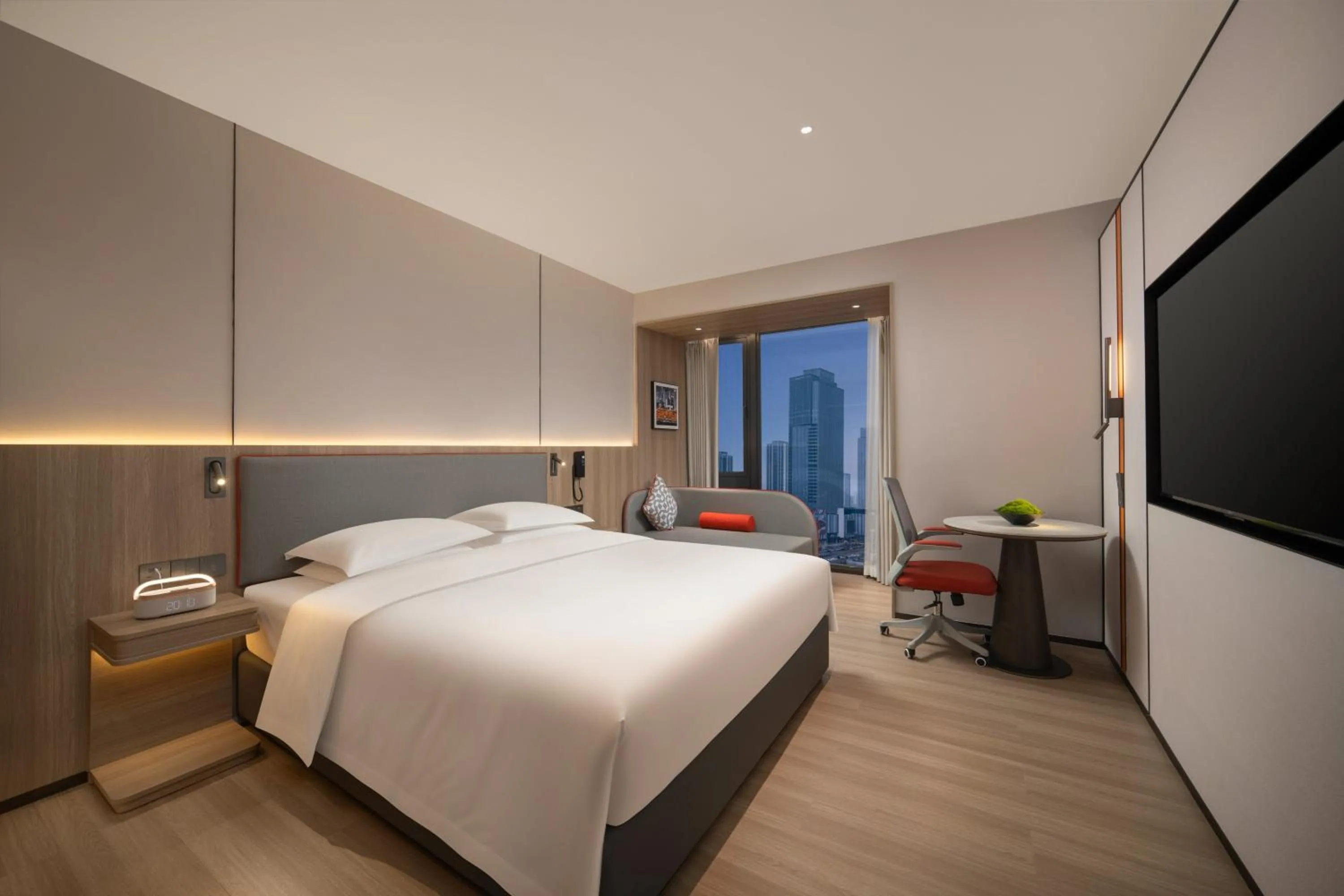 Photo of the whole room, Bed in Holiday Inn Express Chongqing Central Park by IHG
