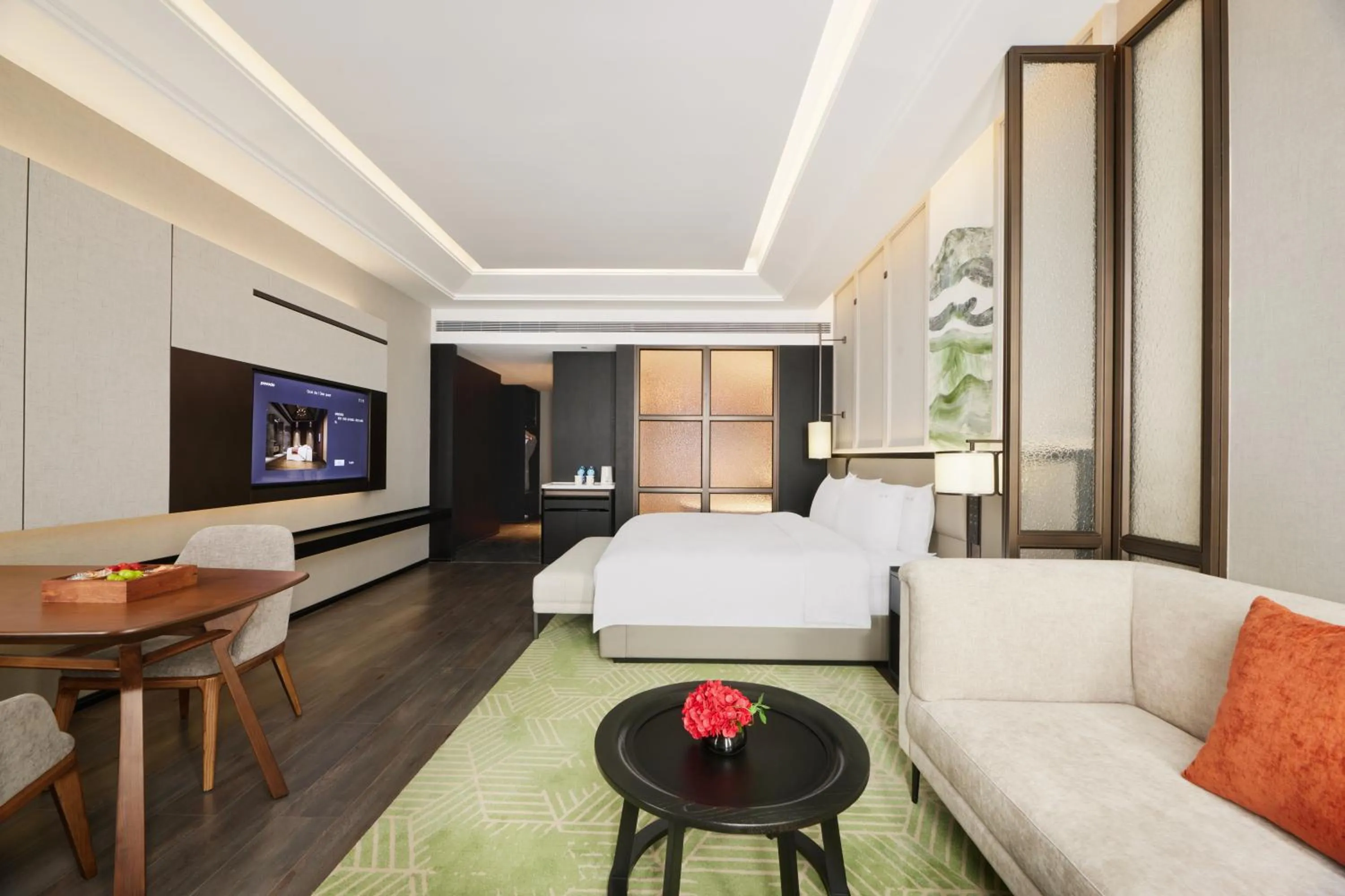 Bed in Holiday Inn Chongqing Shuangfu, an IHG Hotel