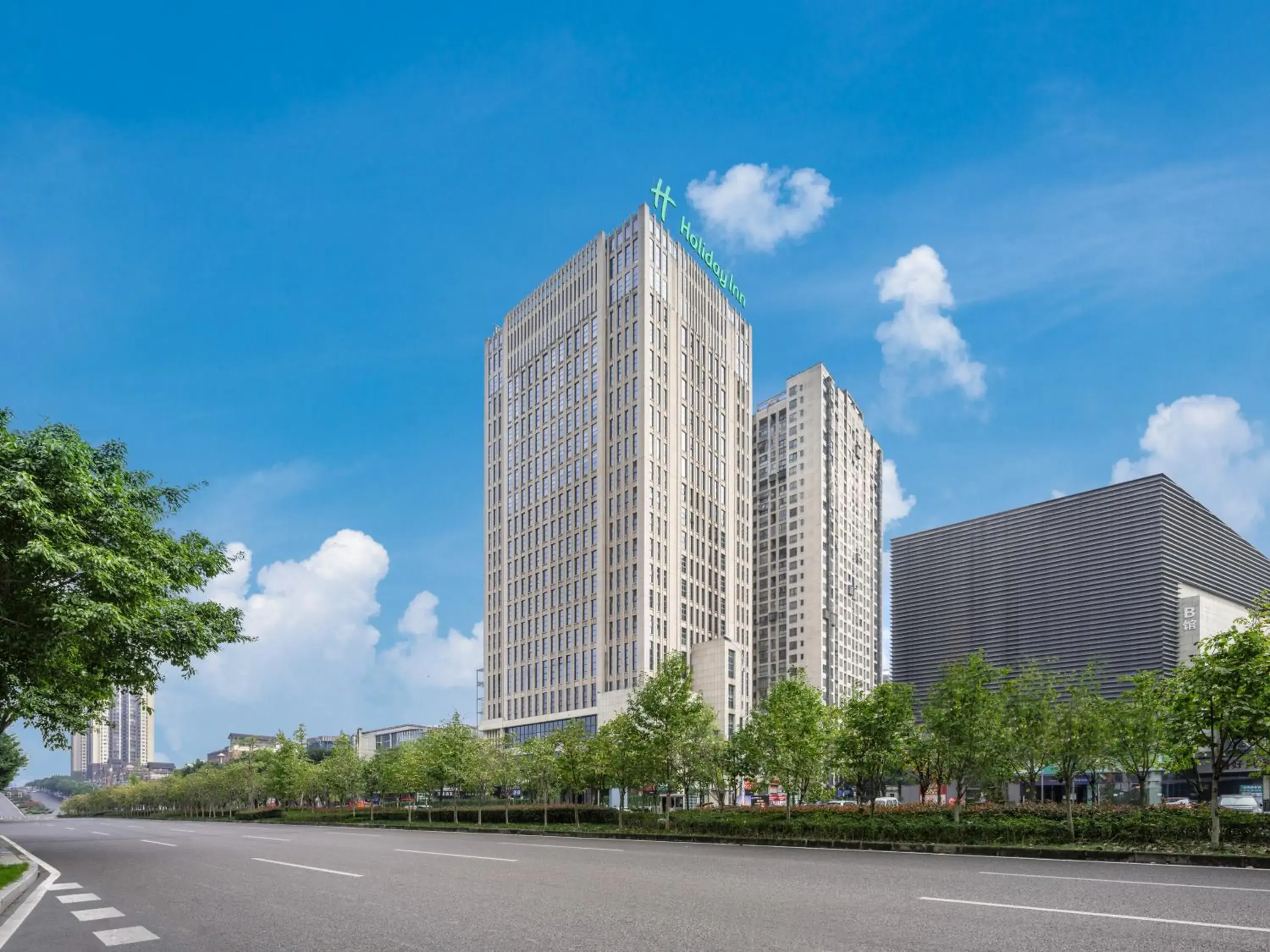 Property building in Holiday Inn Chongqing Shuangfu, an IHG Hotel Property building in Holiday Inn Chongqing Shuangfu, an IHG Hotel