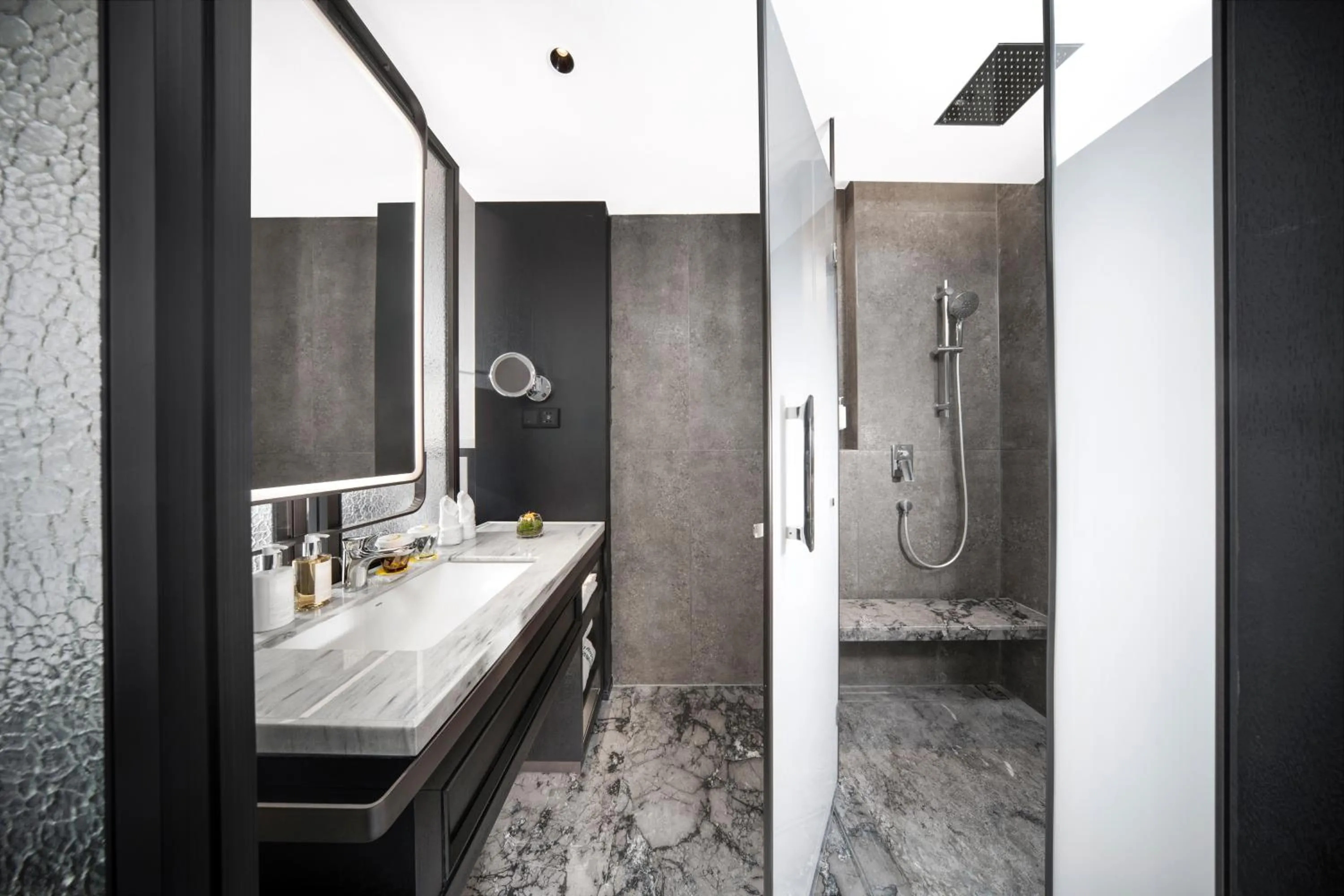 Shower in Holiday Inn Chongqing Shuangfu, an IHG Hotel