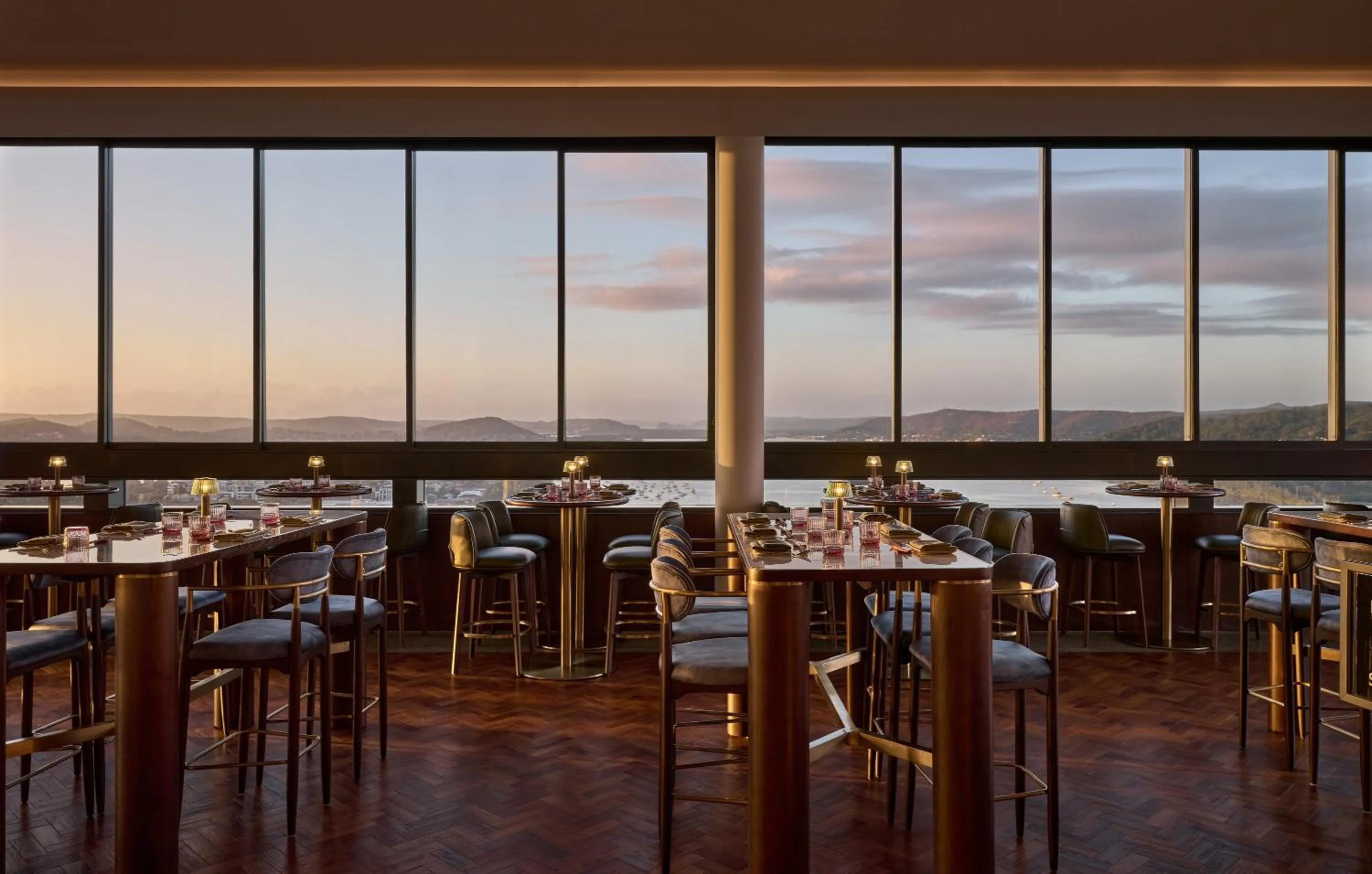 Lounge or bar in voco Gosford by IHG