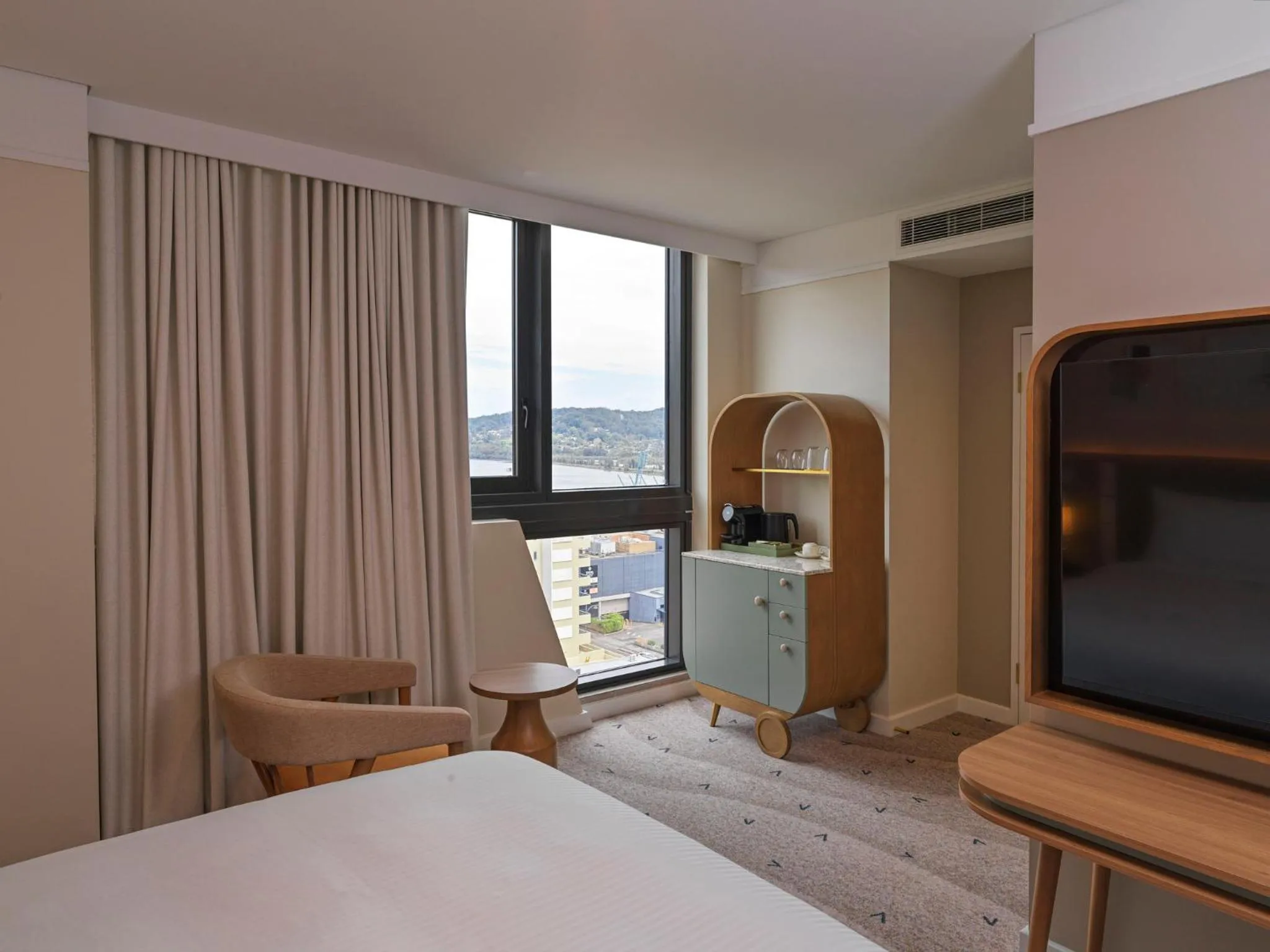 Photo of the whole room, Bed in voco Gosford by IHG