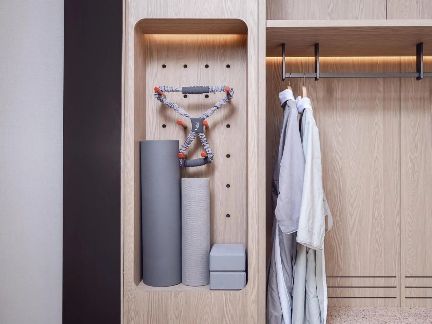 wardrobe in EVEN Hotel Shanghai Jinqiao by IHG