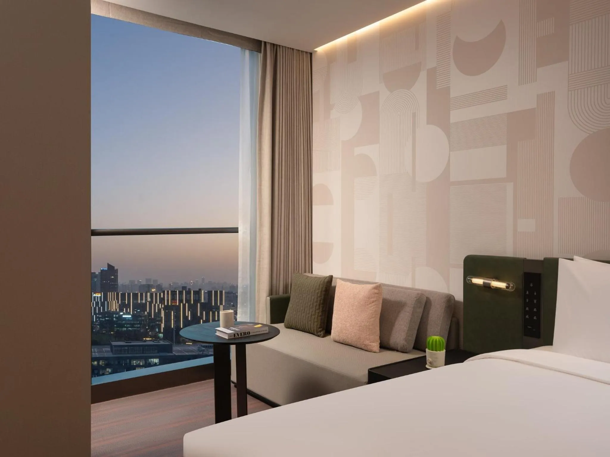 Photo of the whole room, Bed in EVEN Hotel Shanghai Jinqiao by IHG