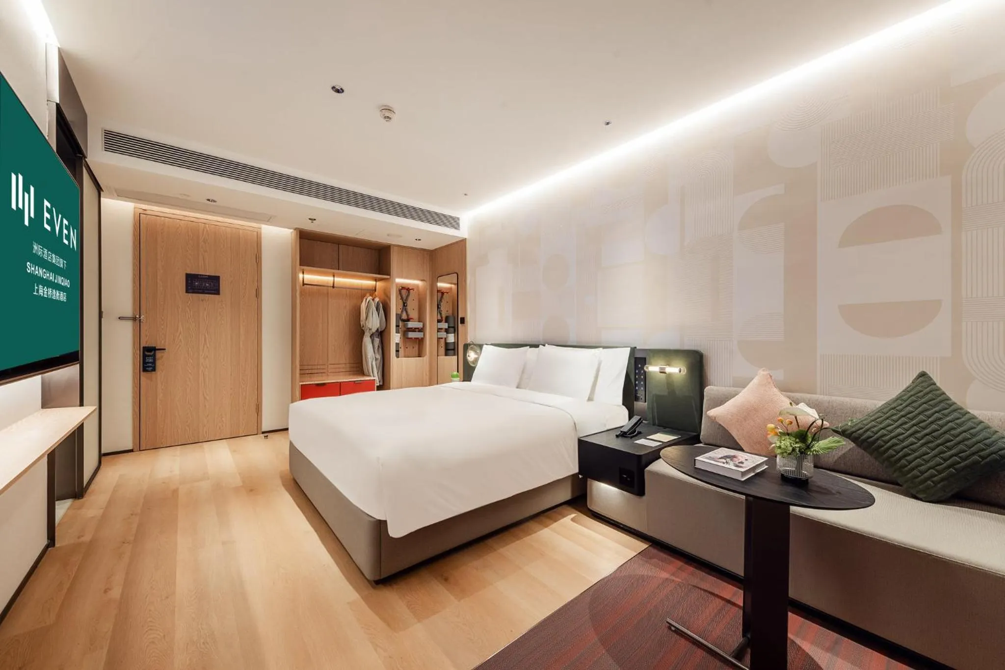 Photo of the whole room, Bed in EVEN Hotel Shanghai Jinqiao by IHG