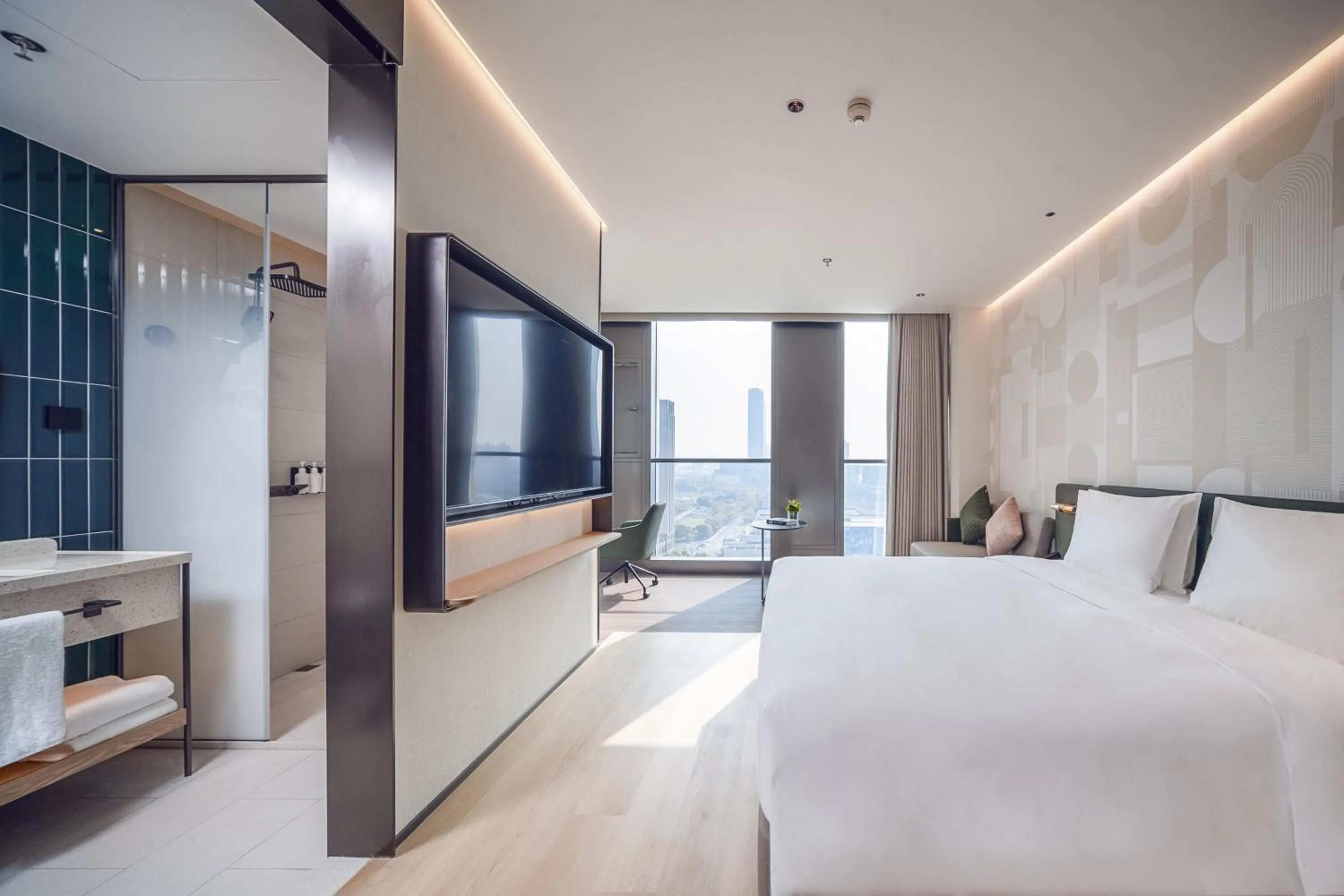 Photo of the whole room, Bed in EVEN Hotel Shanghai Jinqiao by IHG