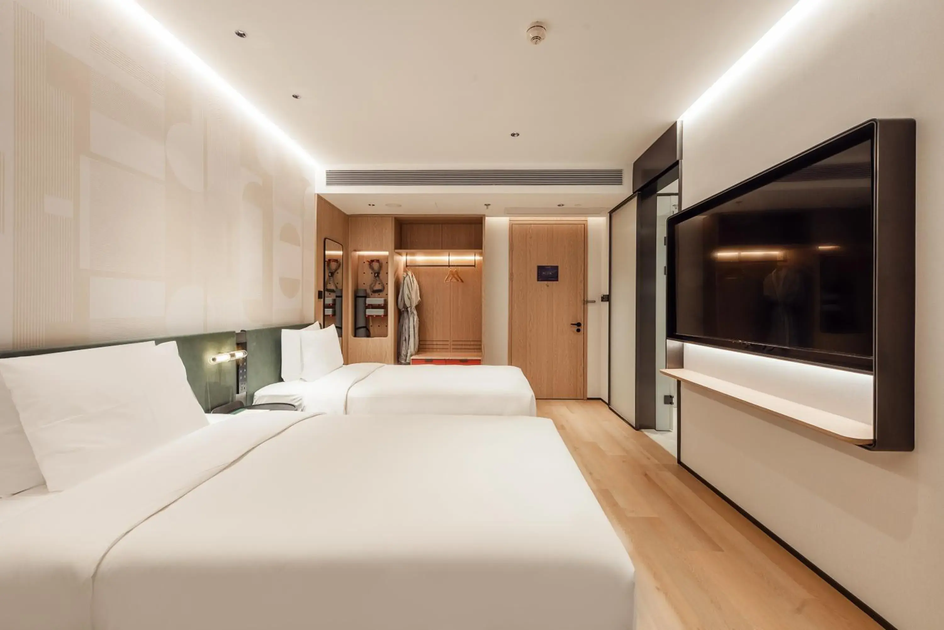 TV and multimedia, Bed in EVEN Hotel Shanghai Jinqiao by IHG TV and multimedia, Bed in EVEN Hotel Shanghai Jinqiao by IHG