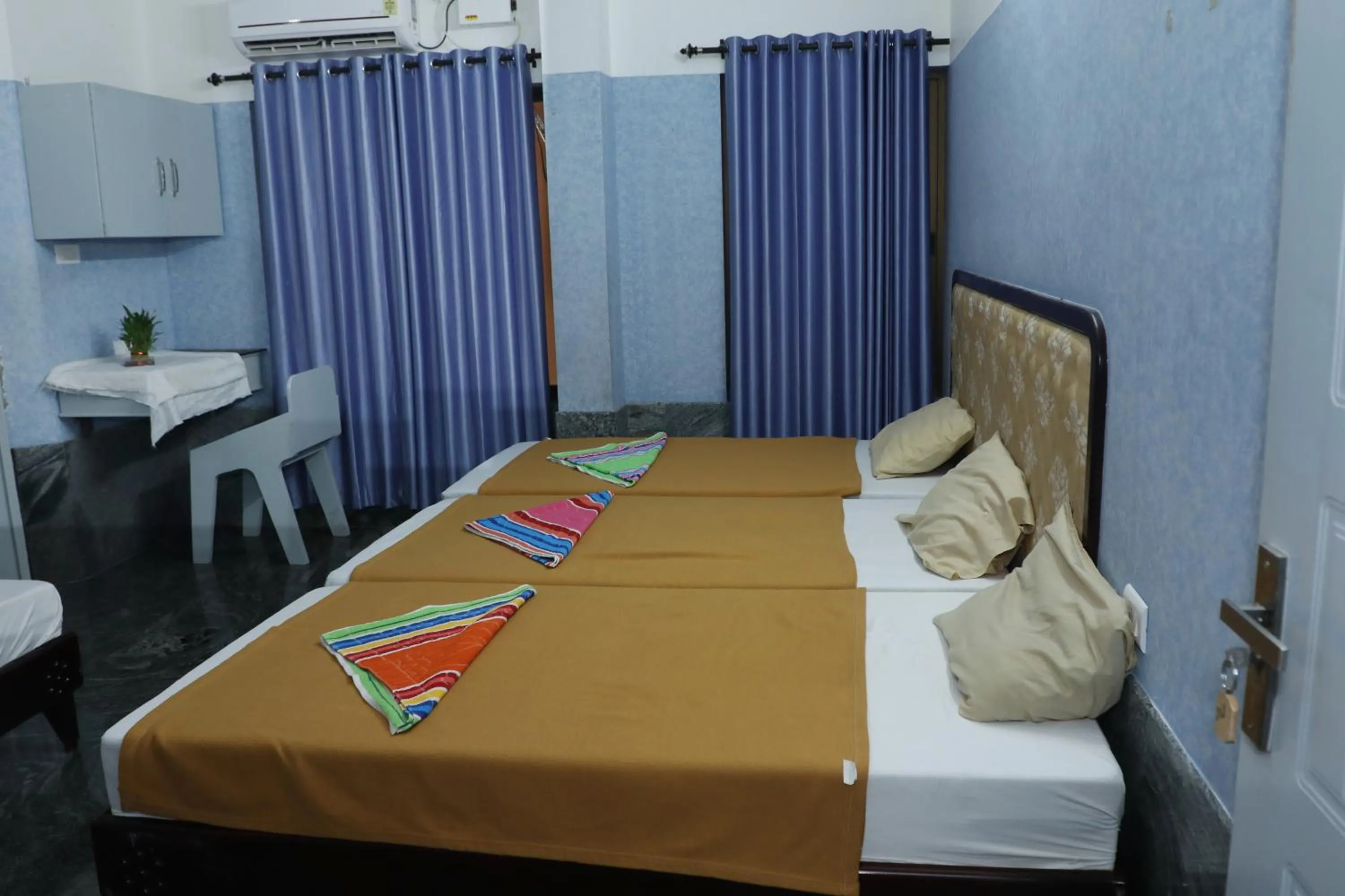 Bed in Sauhrudam Resort and Restaurant-Kanyakumari