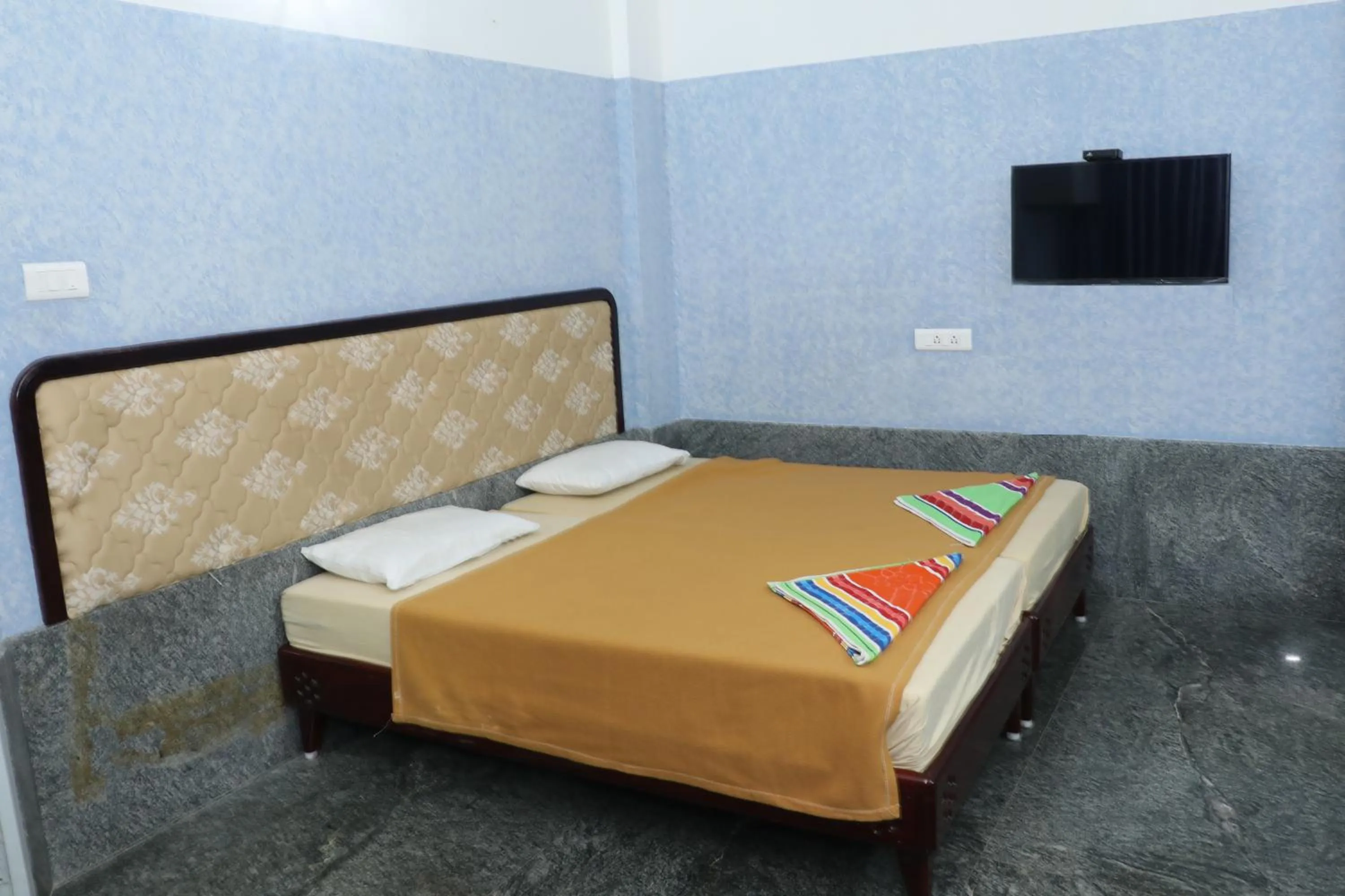 Bed in Sauhrudam Resort and Restaurant-Kanyakumari