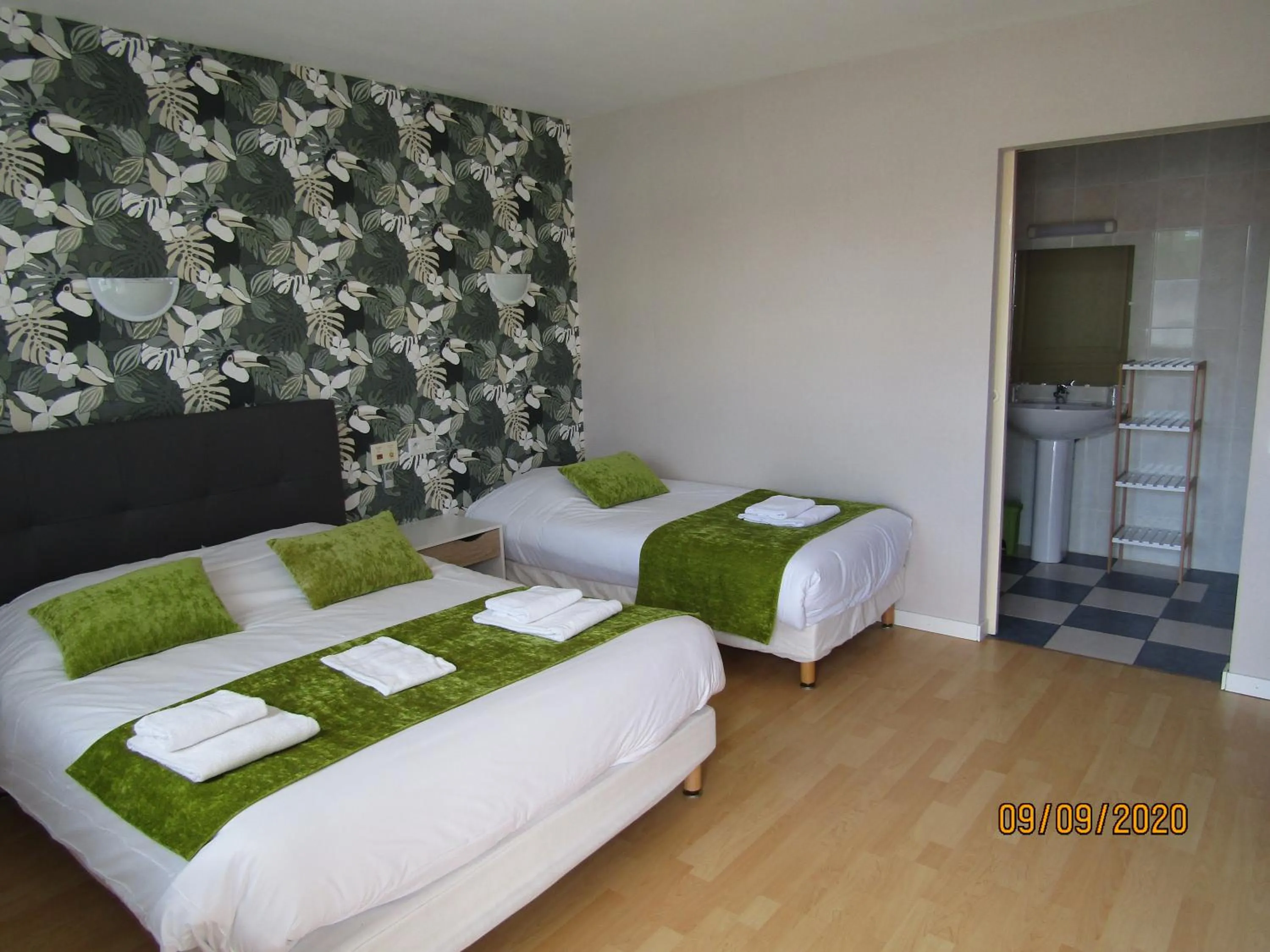 Patio, Bed in Le Mareuillais Hotel-Restaurant