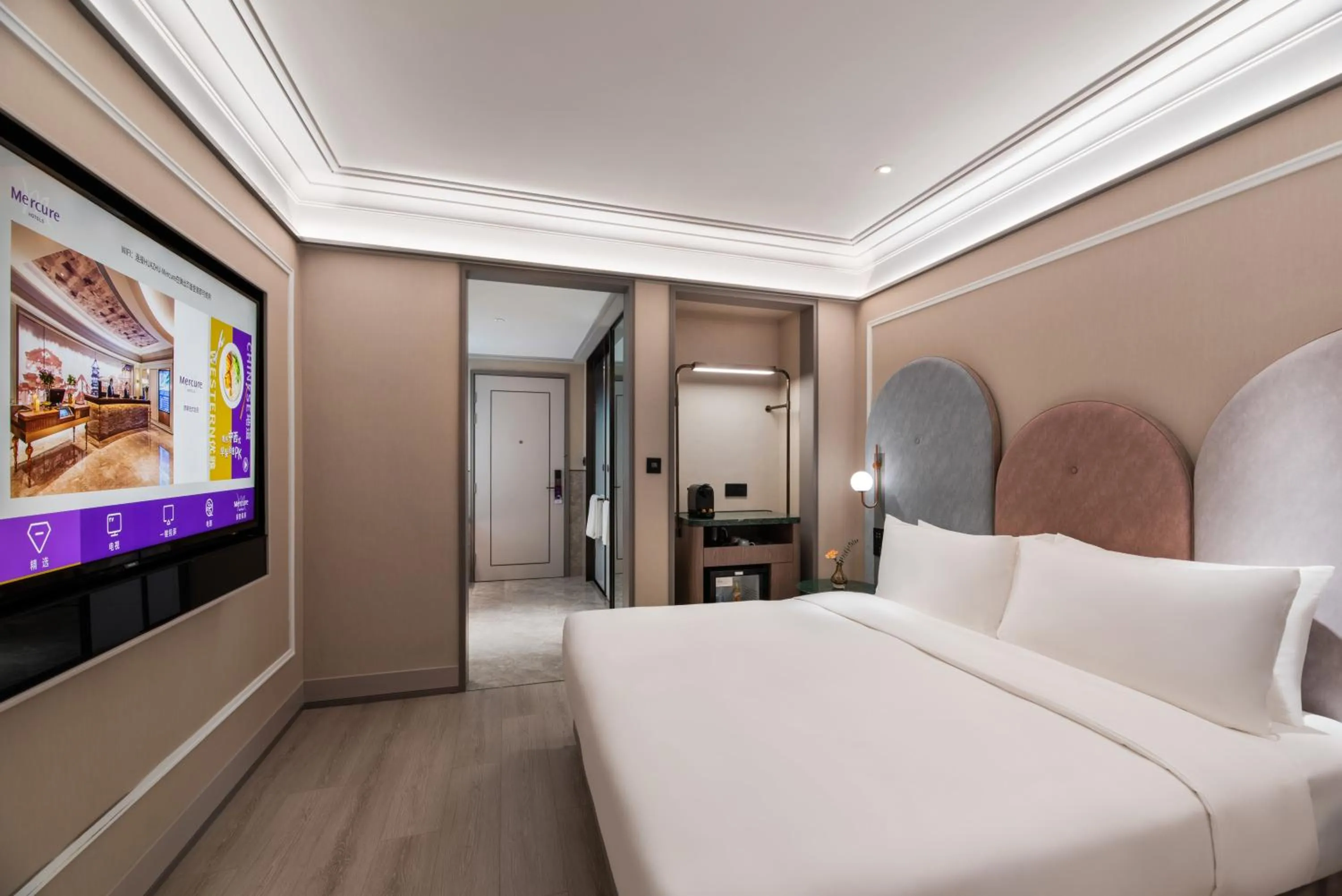 Bed in Mercure Hangzhou Qingchun