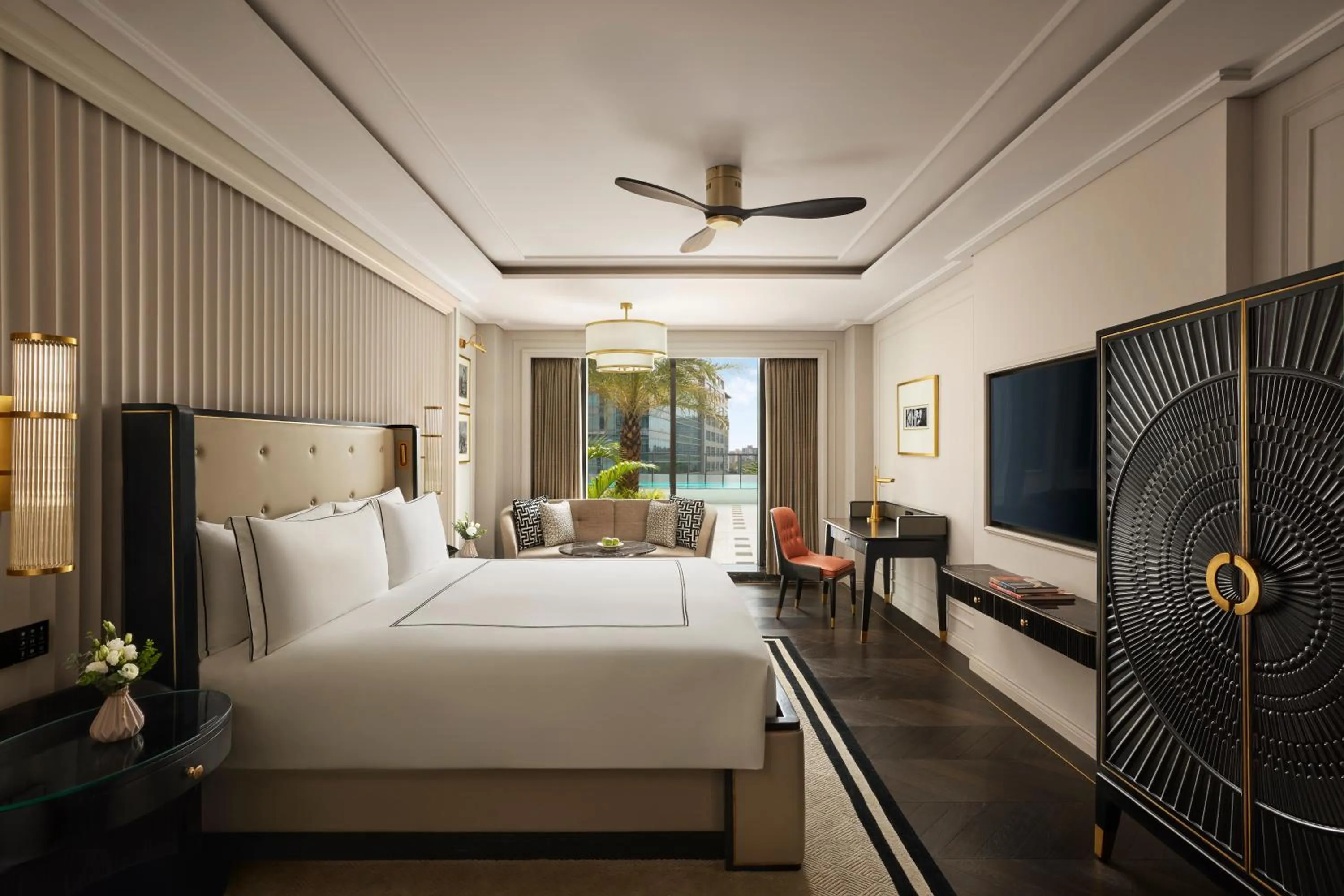 Bed in Fairmont Mumbai