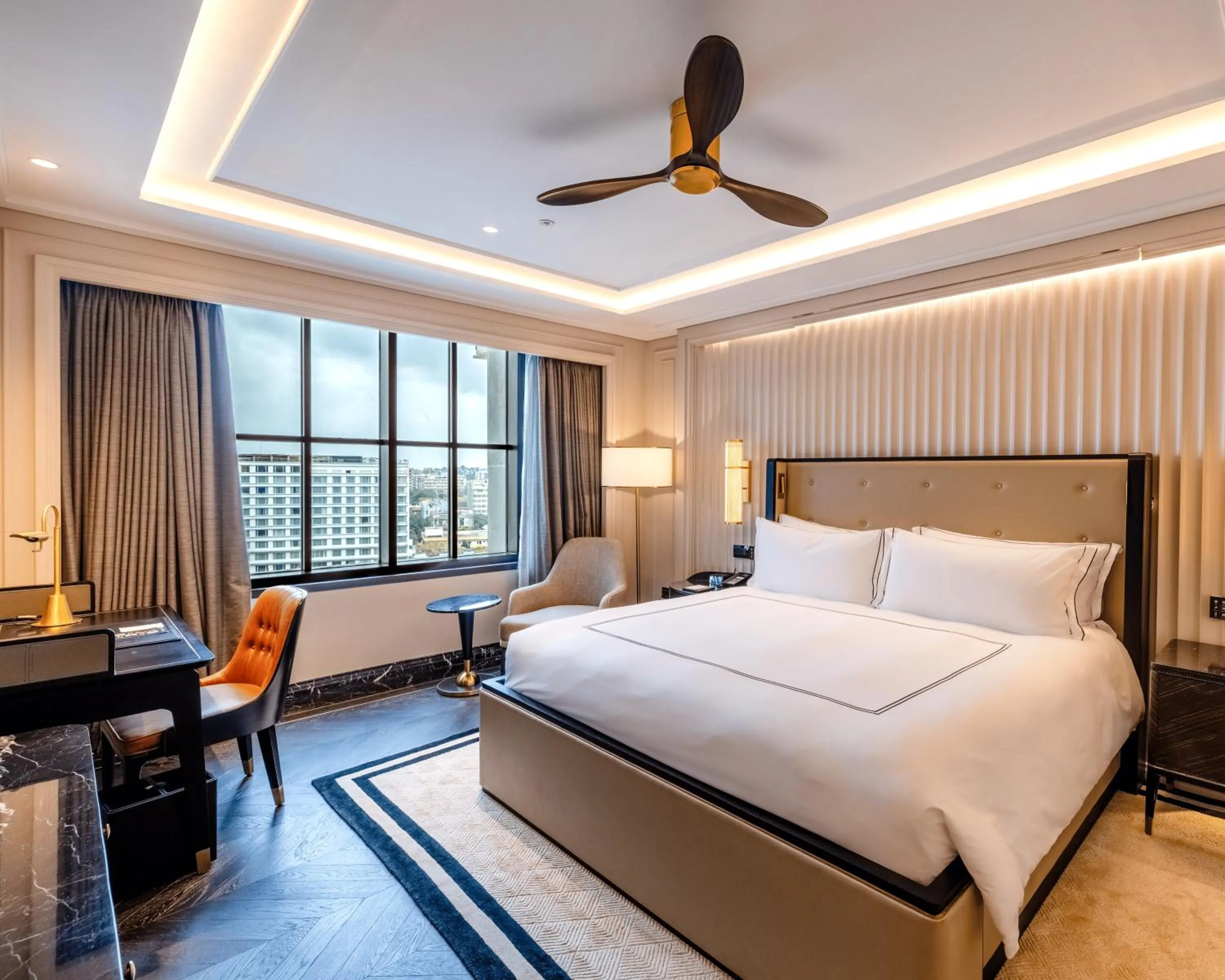 Bed in Fairmont Mumbai