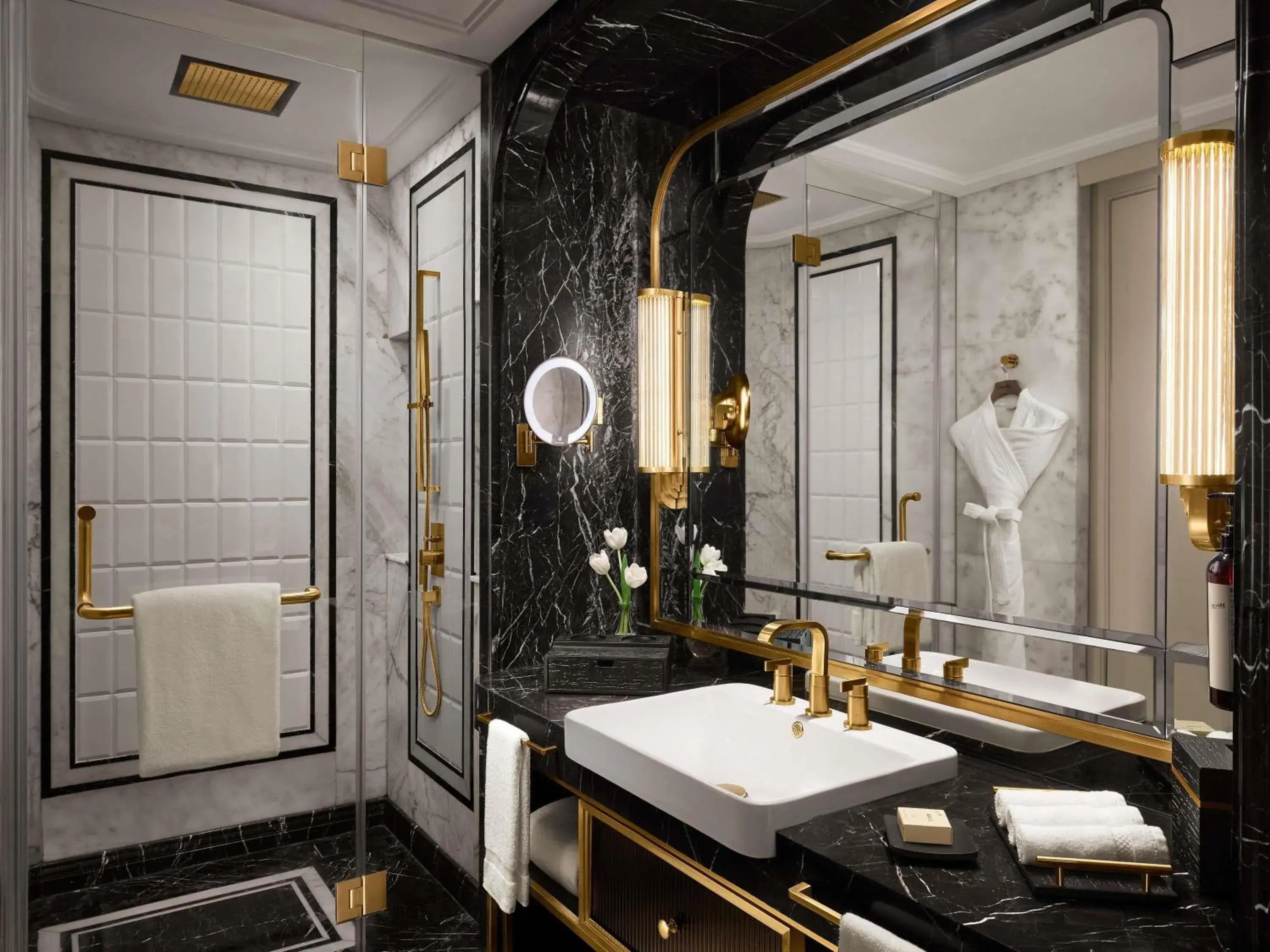 Signature Twin Room with City View in Fairmont Mumbai Signature Twin Room with City View in Fairmont Mumbai