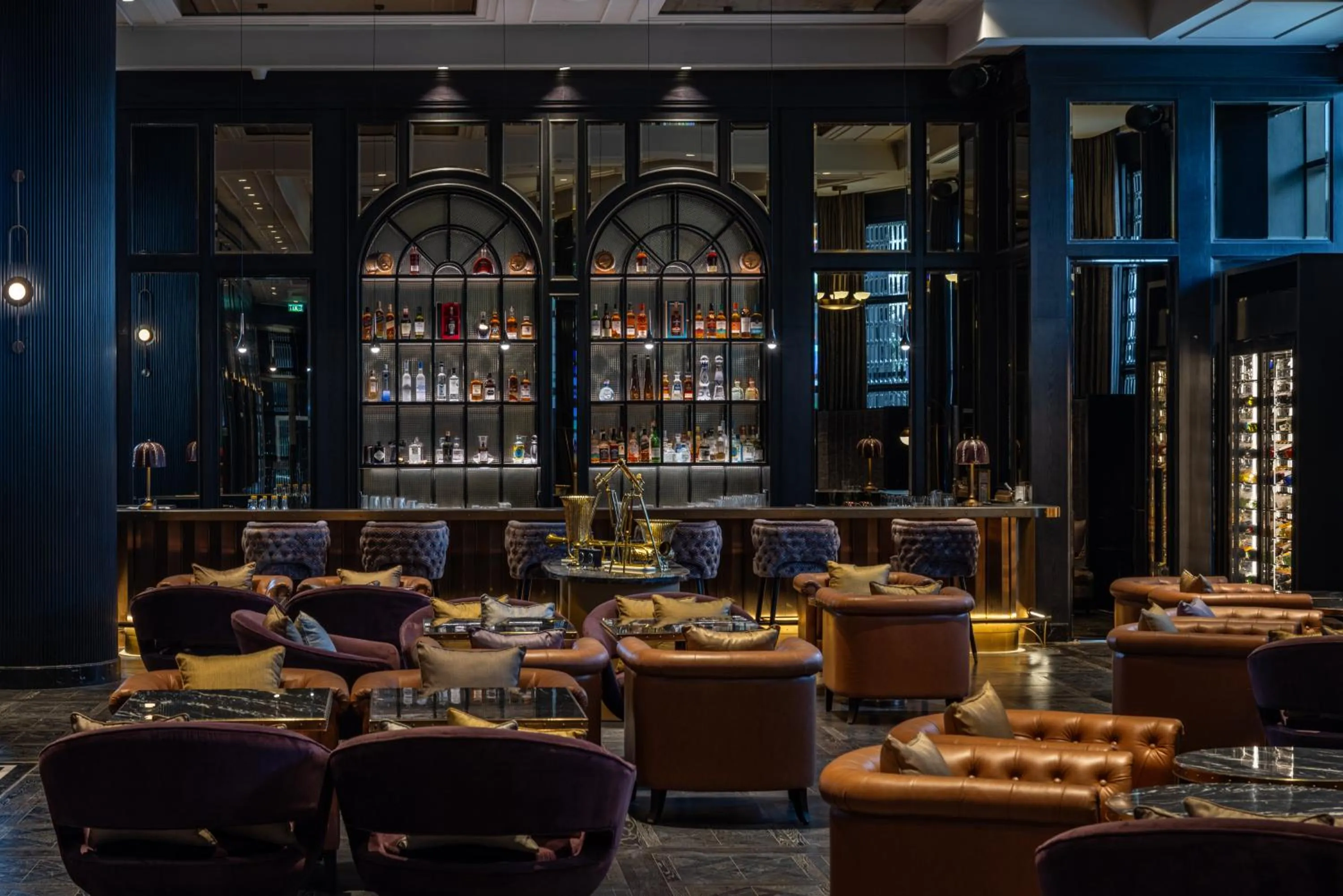 Lounge or bar in Fairmont Mumbai